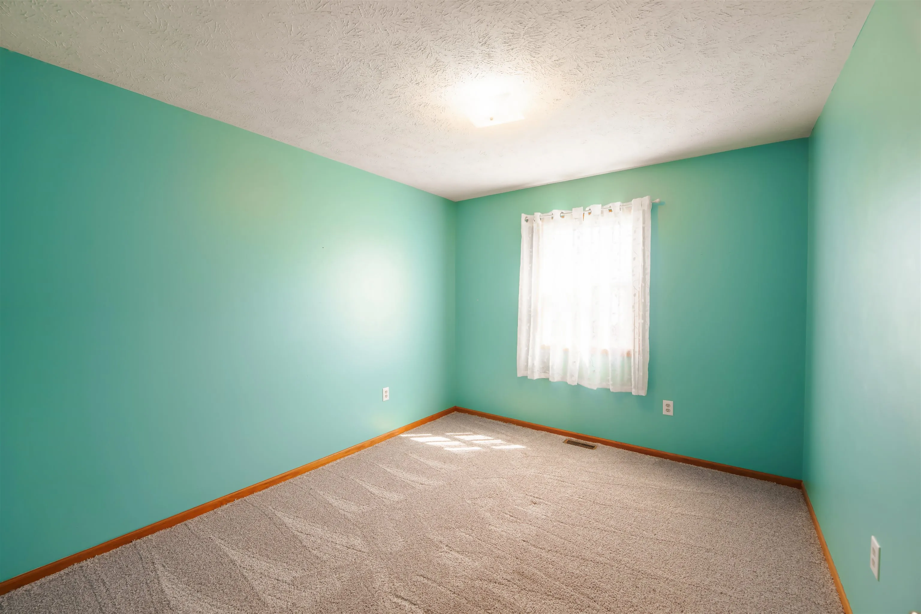 Salina, Kansas 67401, United States, 4 Bedrooms Bedrooms, ,2 BathroomsBathrooms,Residential,Pending,104928