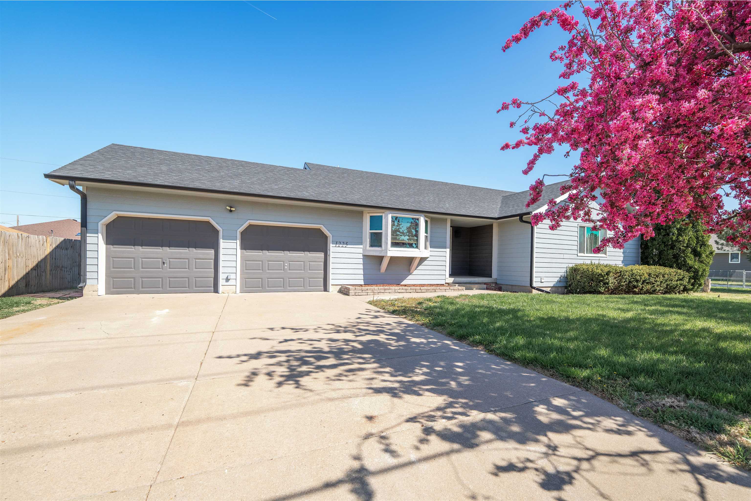 1225 E Magnolia Rd, Salina, Kansas image 1