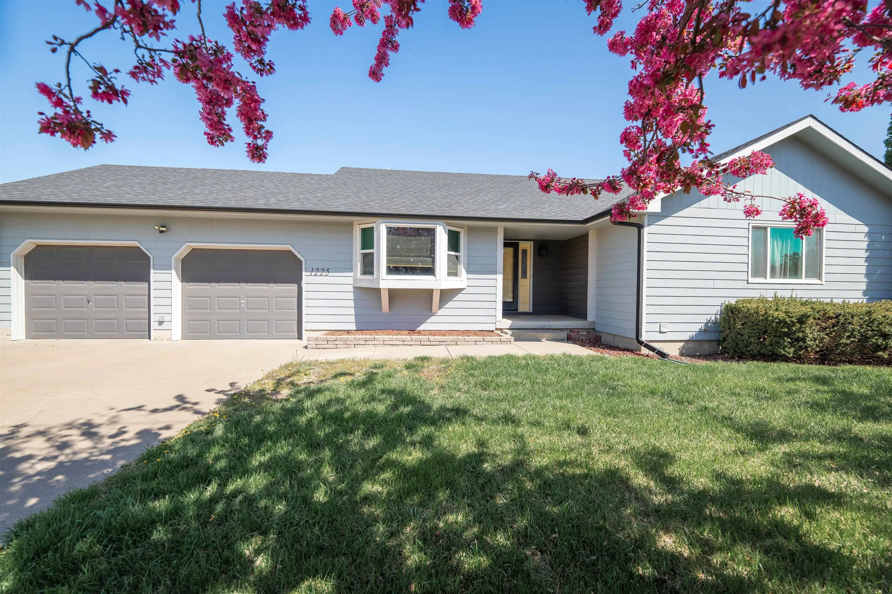 Salina, Kansas 67401, United States, 4 Bedrooms Bedrooms, ,2 BathroomsBathrooms,Residential,Pending,104928