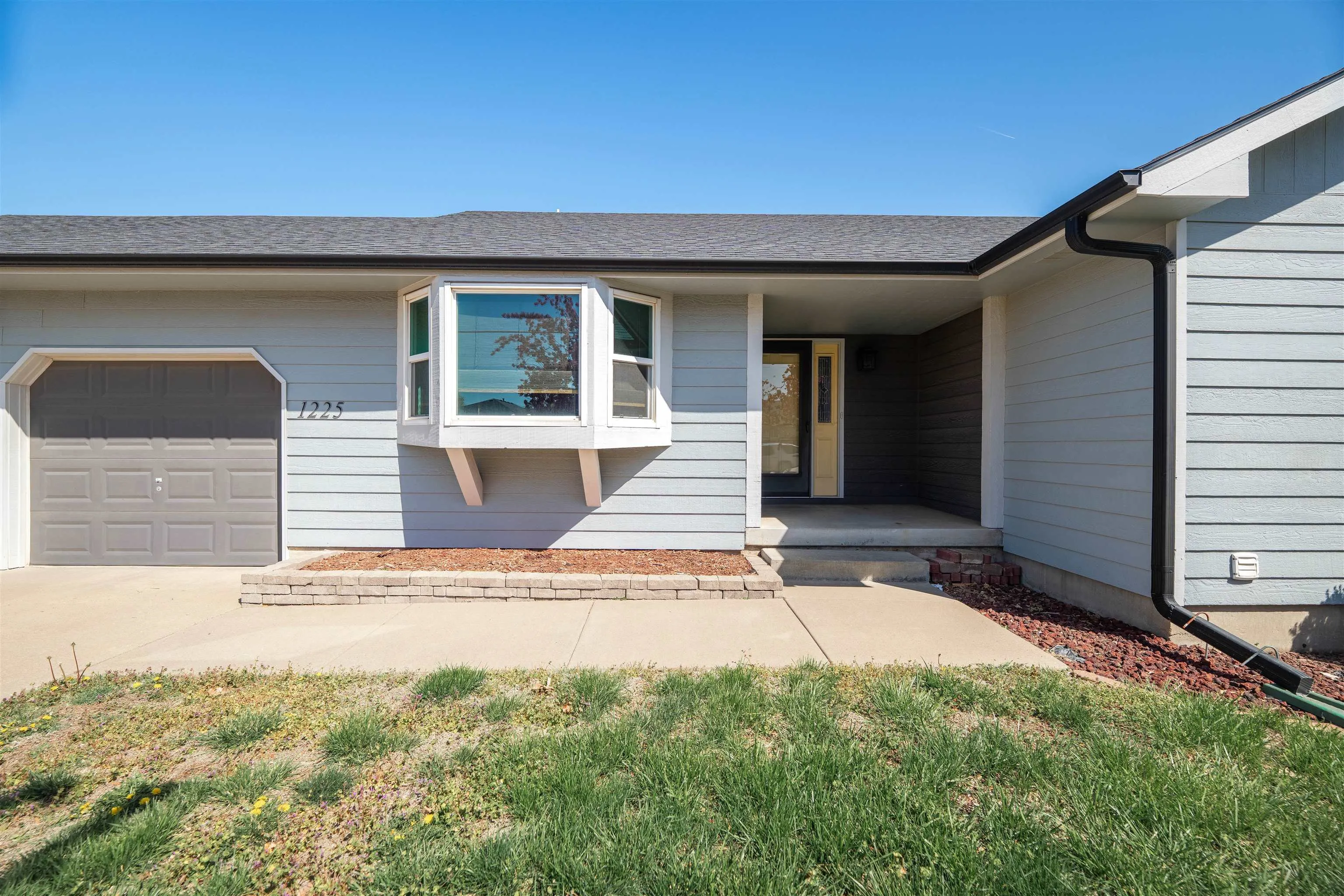 Salina, Kansas 67401, United States, 4 Bedrooms Bedrooms, ,2 BathroomsBathrooms,Residential,Pending,104928