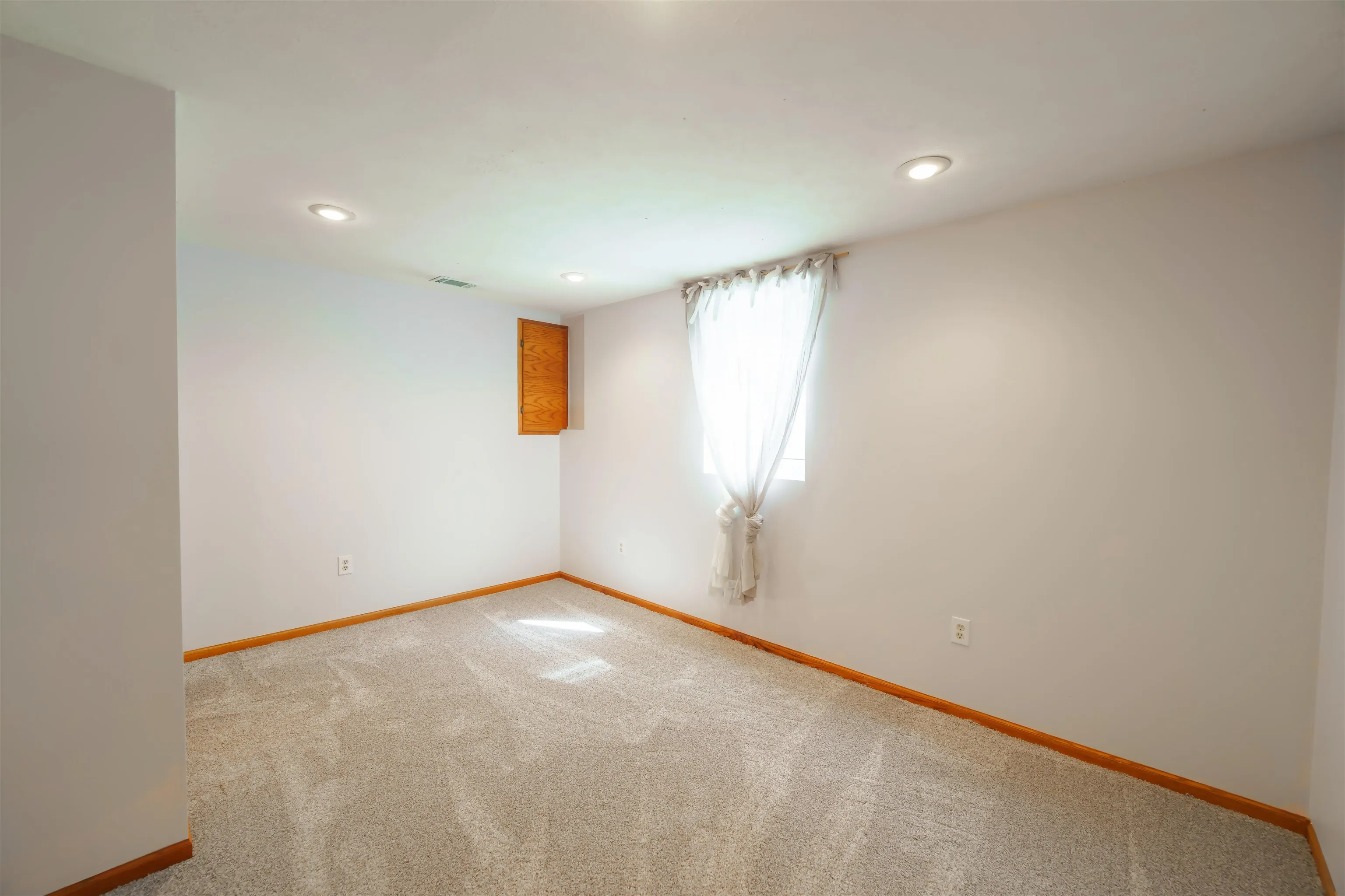 Salina, Kansas 67401, United States, 4 Bedrooms Bedrooms, ,2 BathroomsBathrooms,Residential,Pending,104928