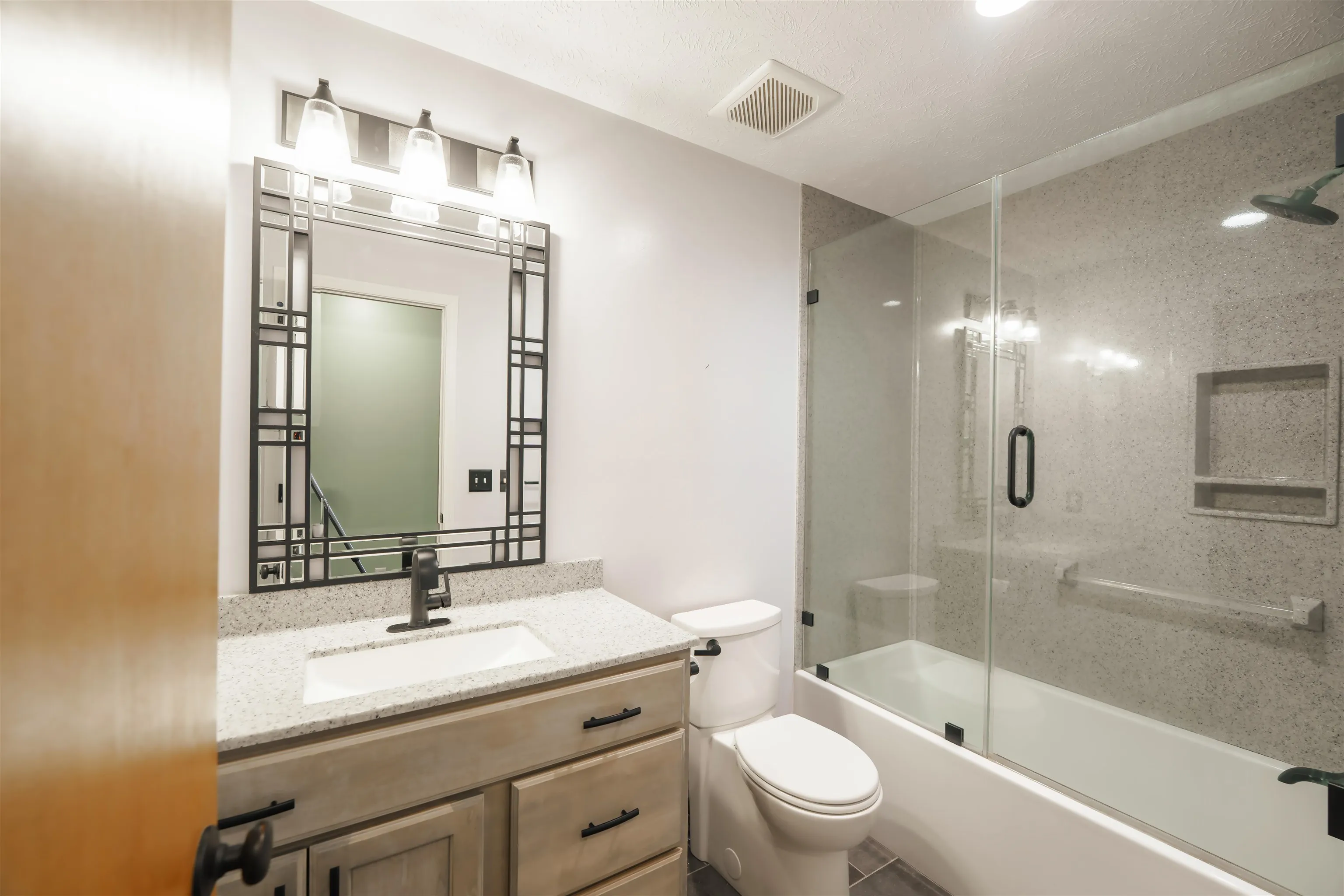 Salina, Kansas 67401, United States, 4 Bedrooms Bedrooms, ,2 BathroomsBathrooms,Residential,Pending,104928