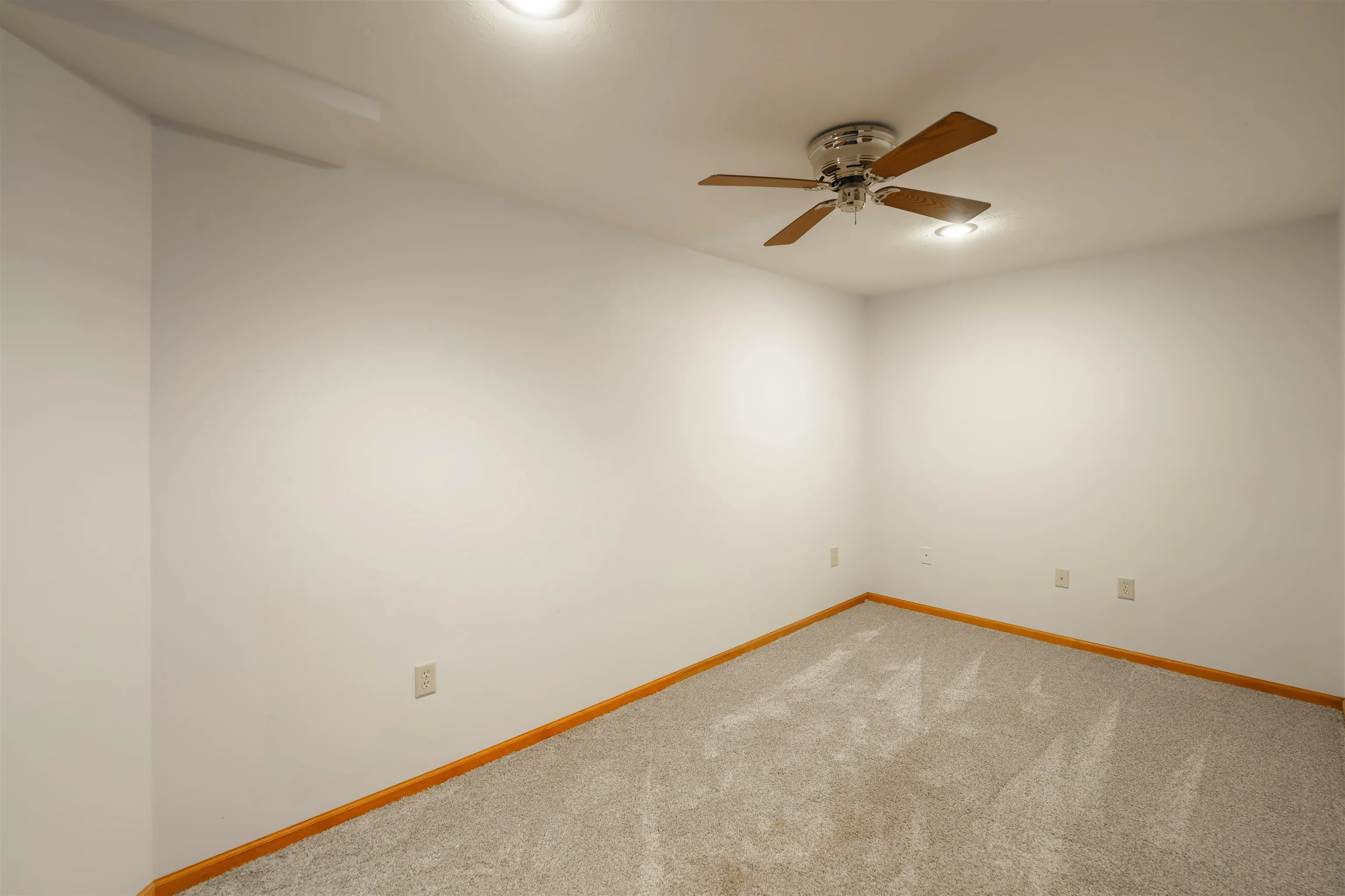 Salina, Kansas 67401, United States, 4 Bedrooms Bedrooms, ,2 BathroomsBathrooms,Residential,Pending,104928