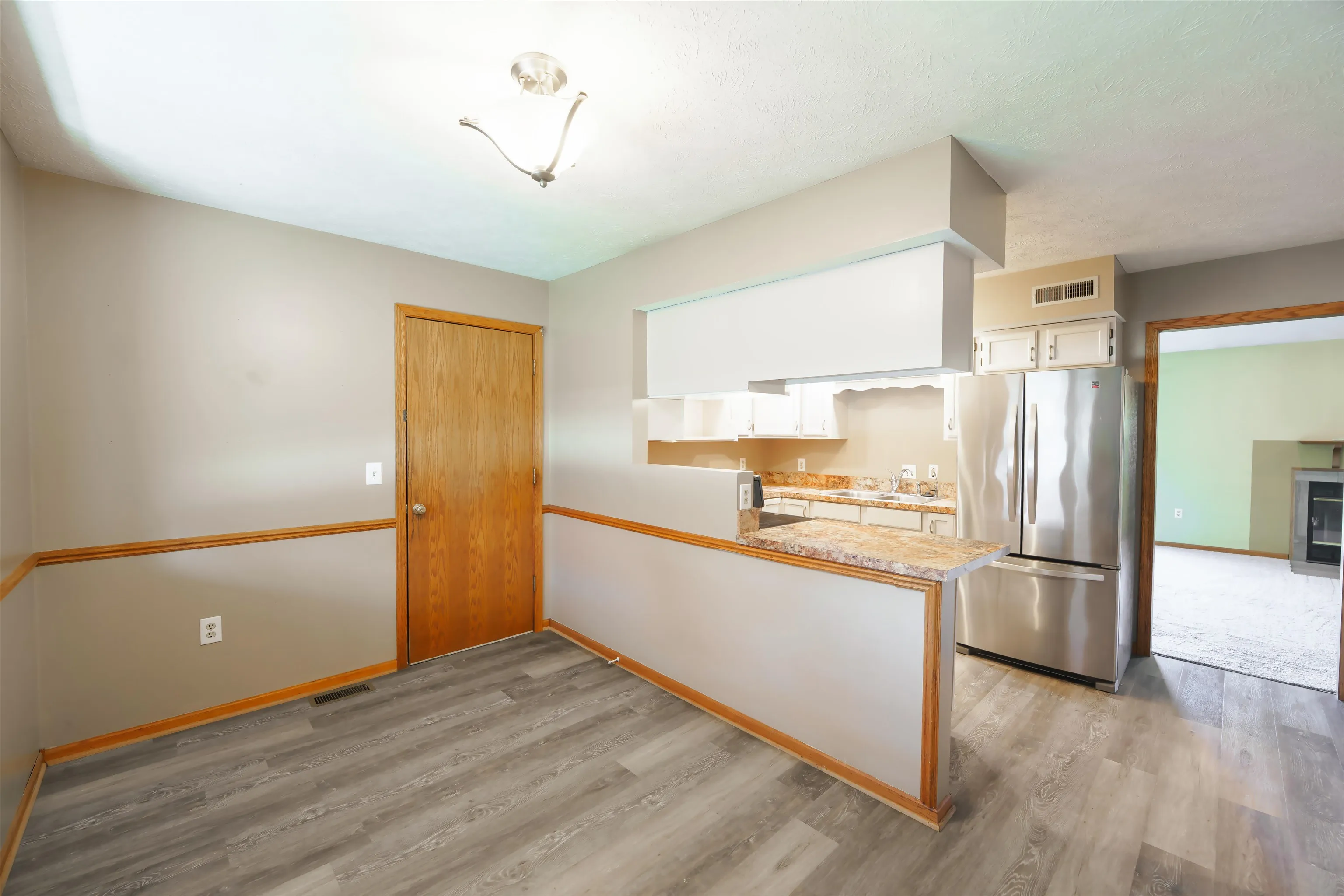 Salina, Kansas 67401, United States, 4 Bedrooms Bedrooms, ,2 BathroomsBathrooms,Residential,Pending,104928