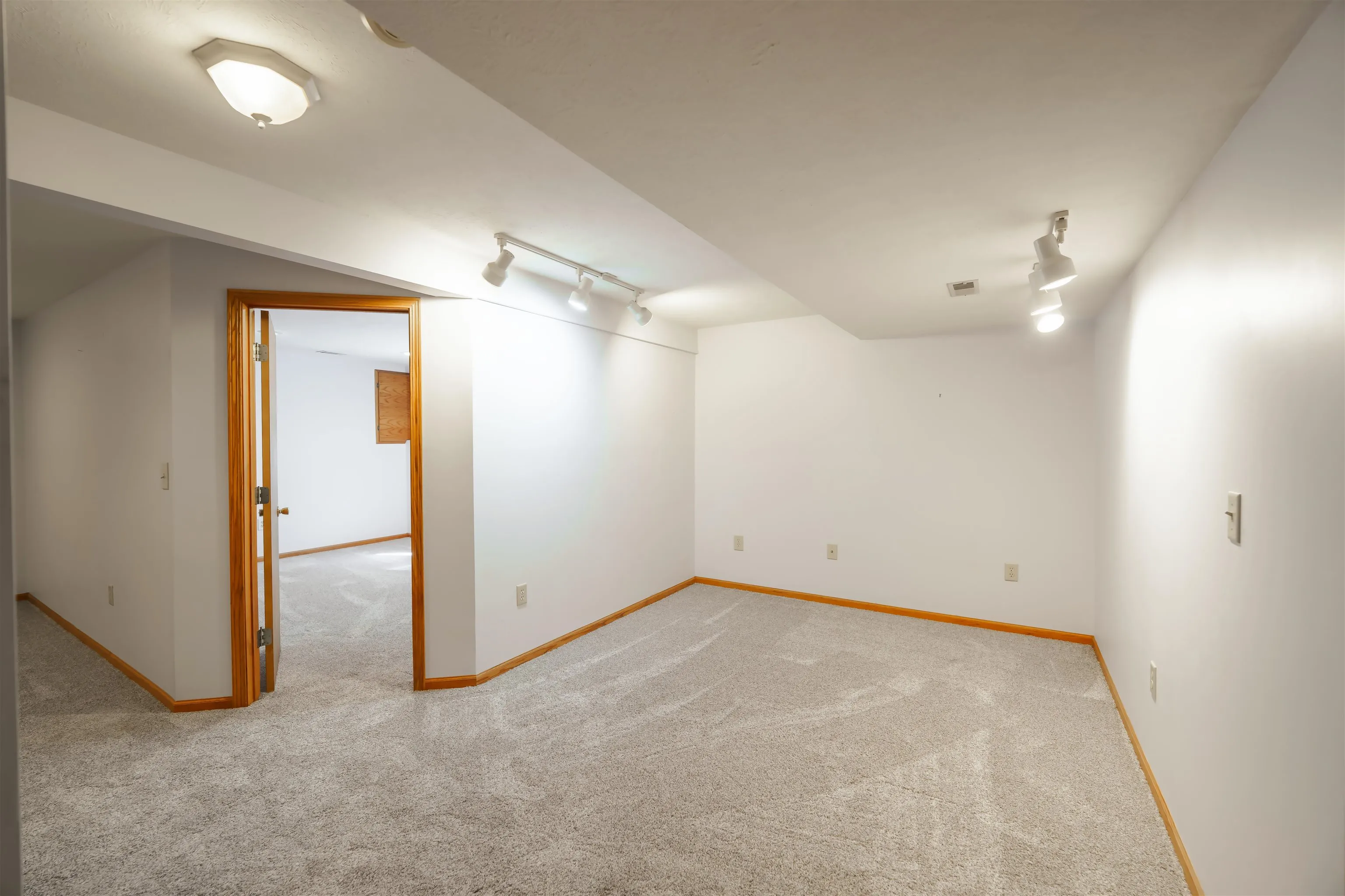 Salina, Kansas 67401, United States, 4 Bedrooms Bedrooms, ,2 BathroomsBathrooms,Residential,Pending,104928