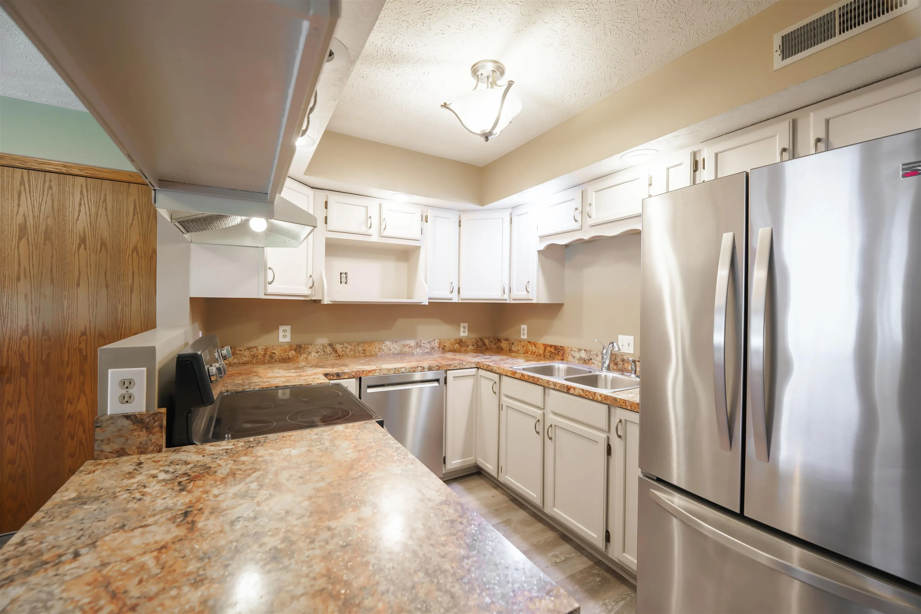 Salina, Kansas 67401, United States, 4 Bedrooms Bedrooms, ,2 BathroomsBathrooms,Residential,Pending,104928