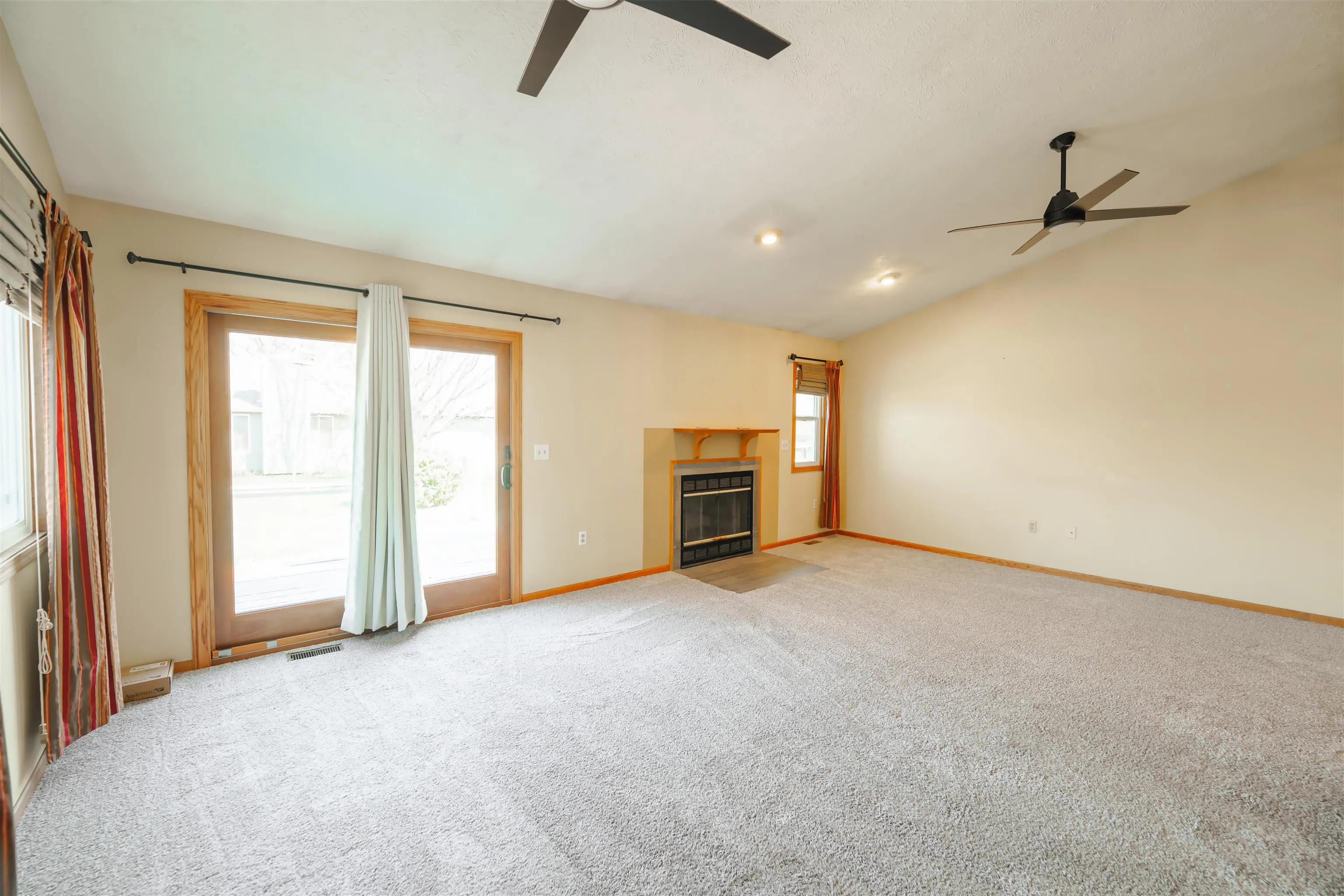 Salina, Kansas 67401, United States, 4 Bedrooms Bedrooms, ,2 BathroomsBathrooms,Residential,Pending,104928