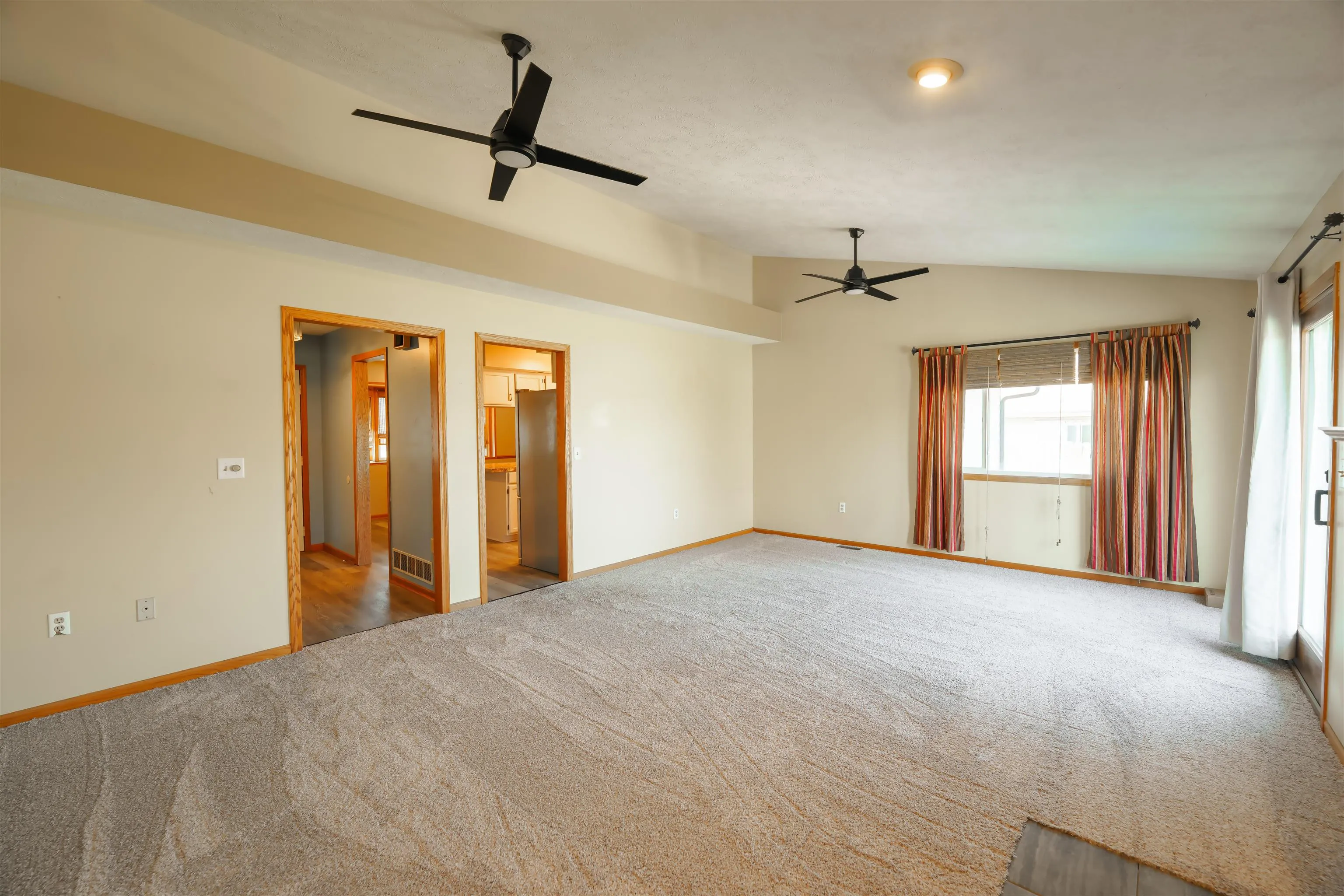 Salina, Kansas 67401, United States, 4 Bedrooms Bedrooms, ,2 BathroomsBathrooms,Residential,Pending,104928