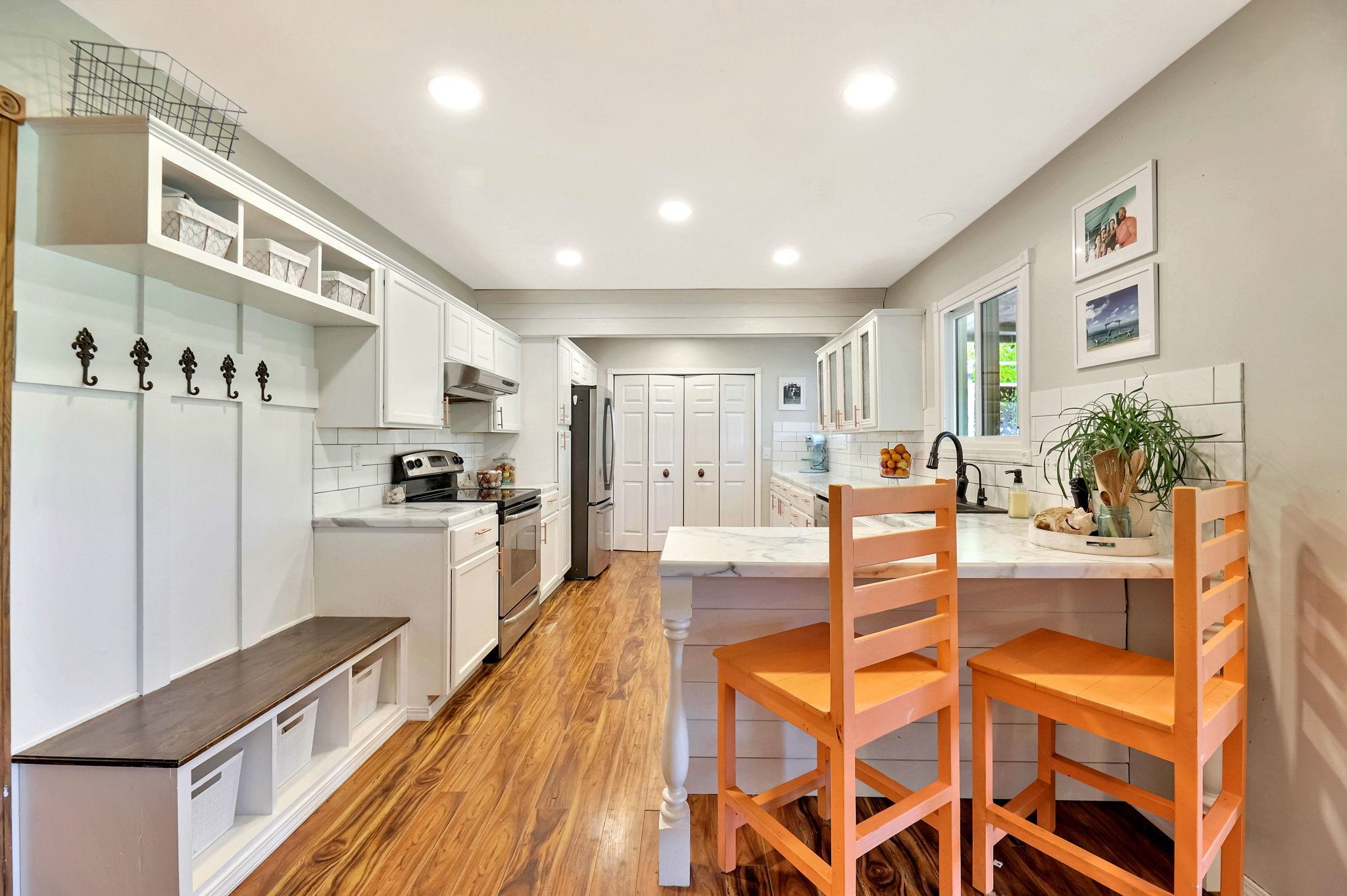 Wichita, Kansas 67212, United States, 5 Bedrooms Bedrooms, ,3 BathroomsBathrooms,Residential,Pending,59492