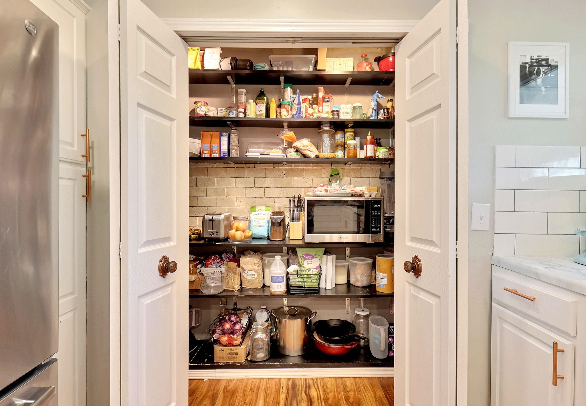 Wichita, Kansas 67212, United States, 5 Bedrooms Bedrooms, ,3 BathroomsBathrooms,Residential,Pending,59492