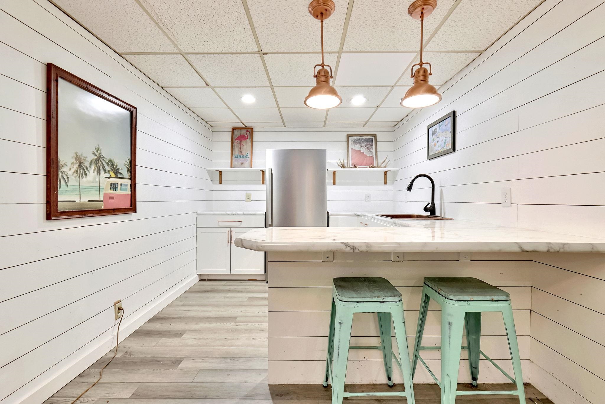 Wichita, Kansas 67212, United States, 5 Bedrooms Bedrooms, ,3 BathroomsBathrooms,Residential,Pending,59492