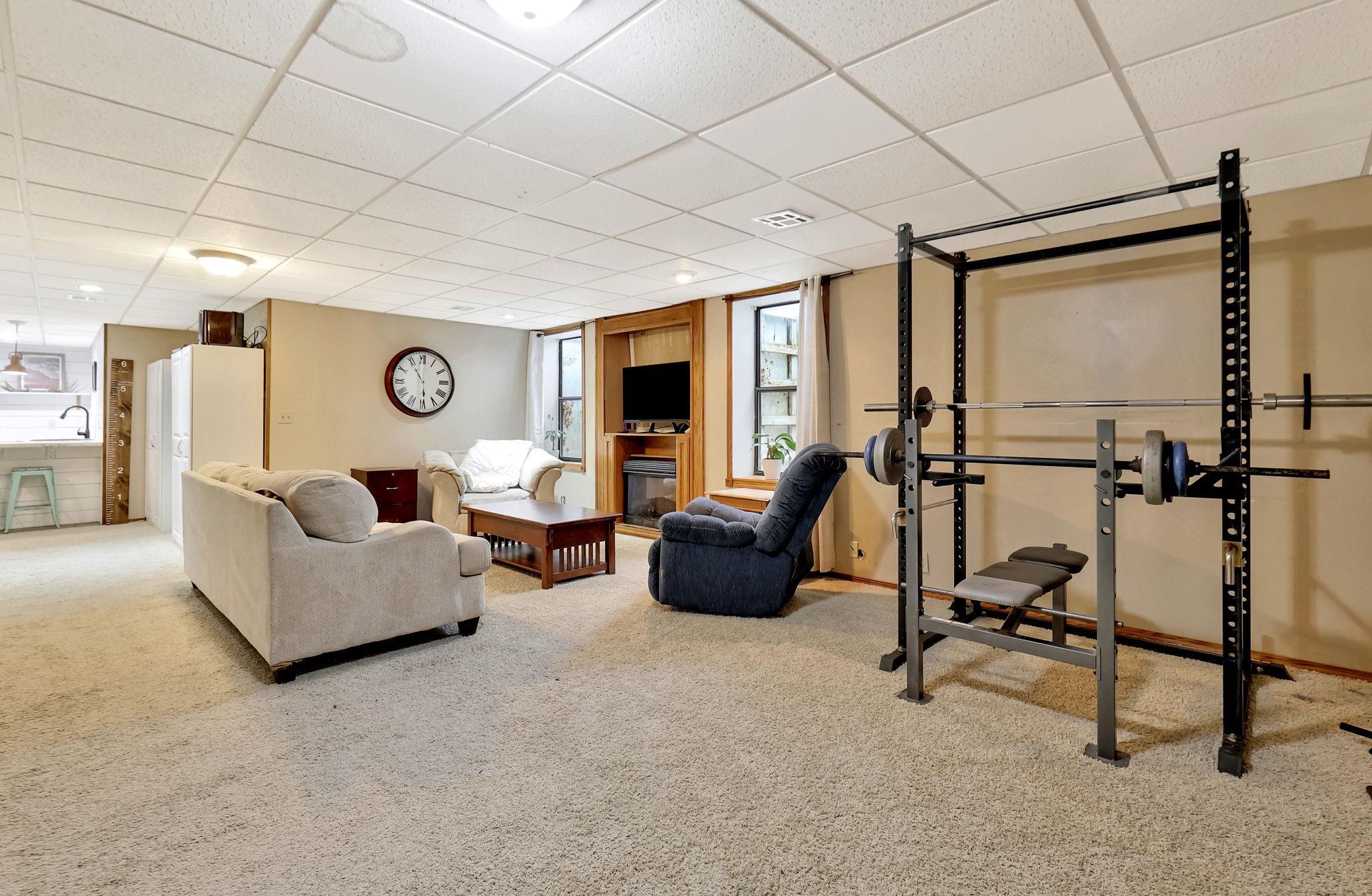 Wichita, Kansas 67212, United States, 5 Bedrooms Bedrooms, ,3 BathroomsBathrooms,Residential,Pending,59492