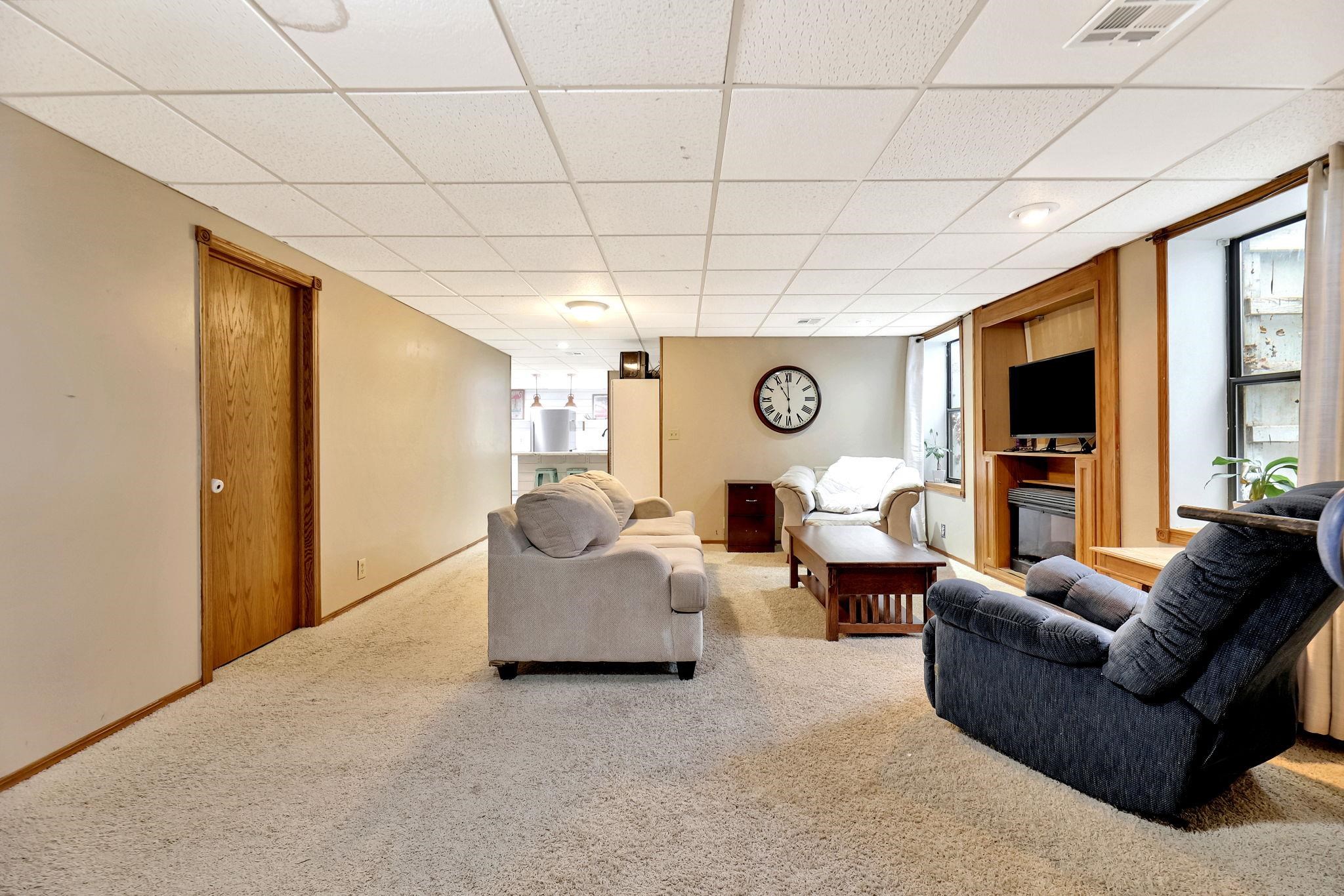 Wichita, Kansas 67212, United States, 5 Bedrooms Bedrooms, ,3 BathroomsBathrooms,Residential,Pending,59492