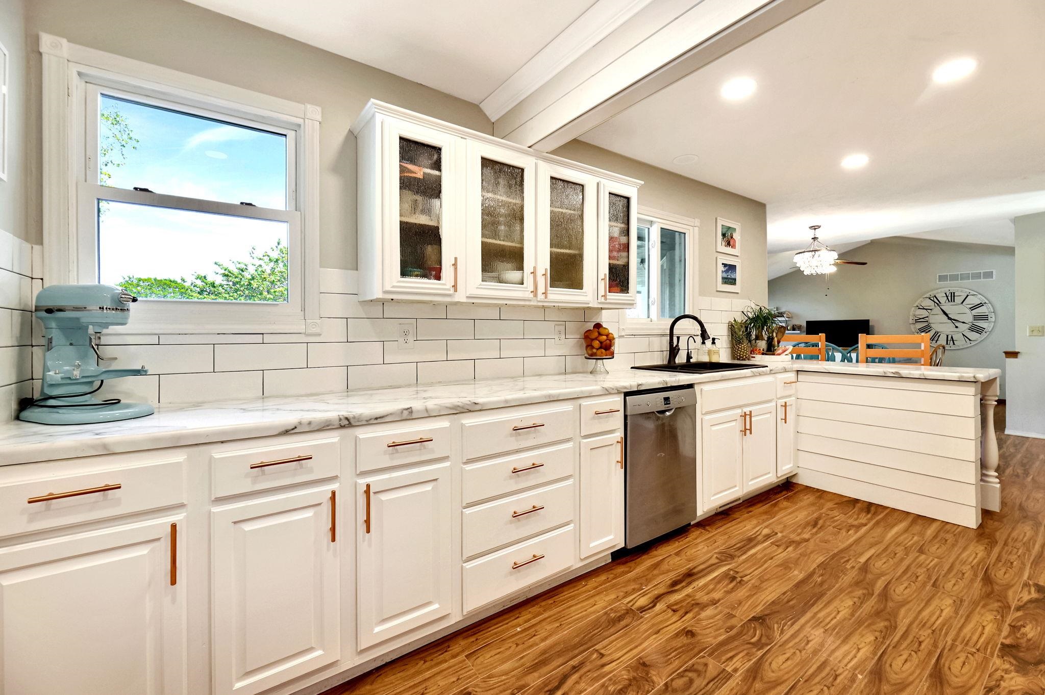 Wichita, Kansas 67212, United States, 5 Bedrooms Bedrooms, ,3 BathroomsBathrooms,Residential,Pending,59492