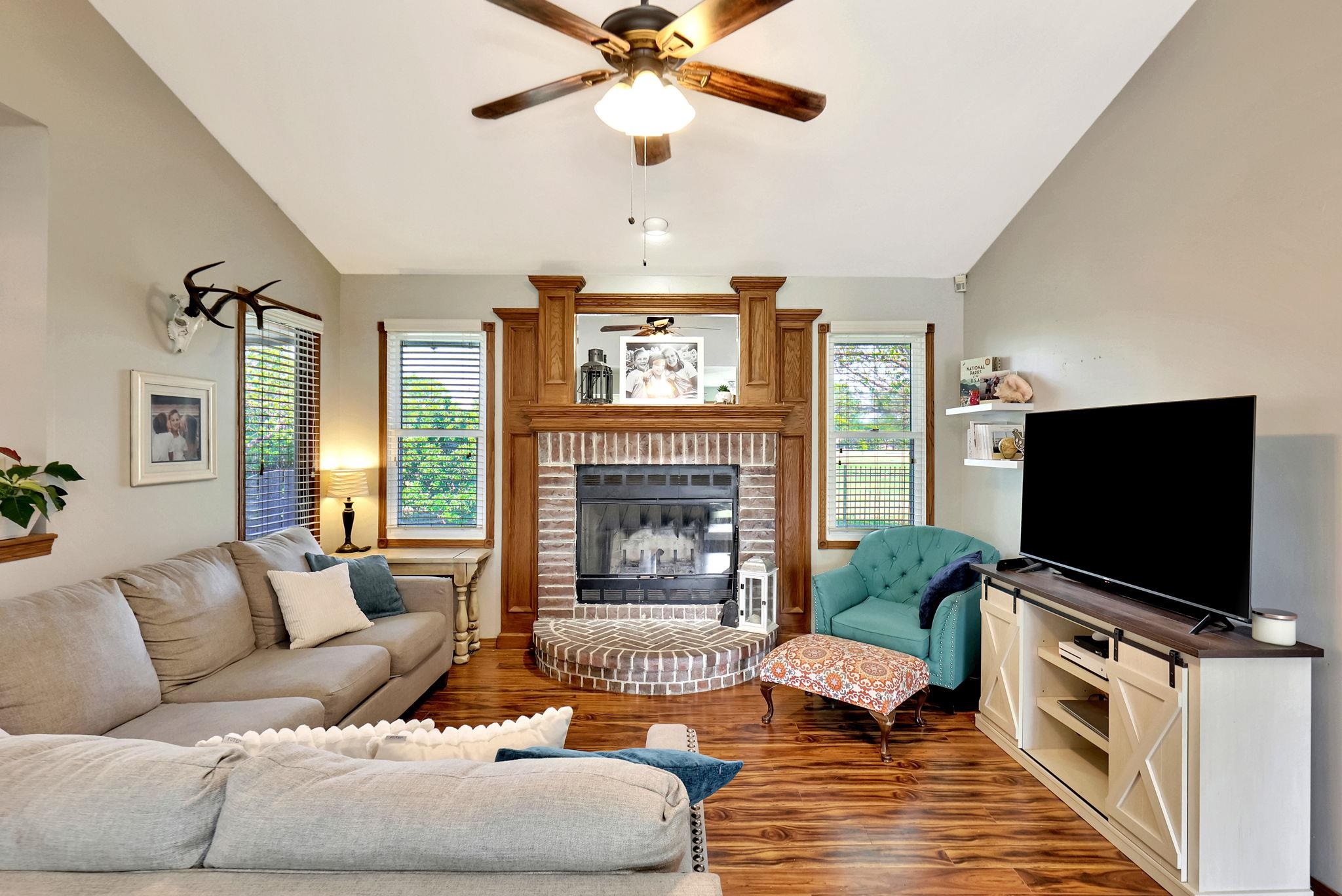 Wichita, Kansas 67212, United States, 5 Bedrooms Bedrooms, ,3 BathroomsBathrooms,Residential,Pending,59492