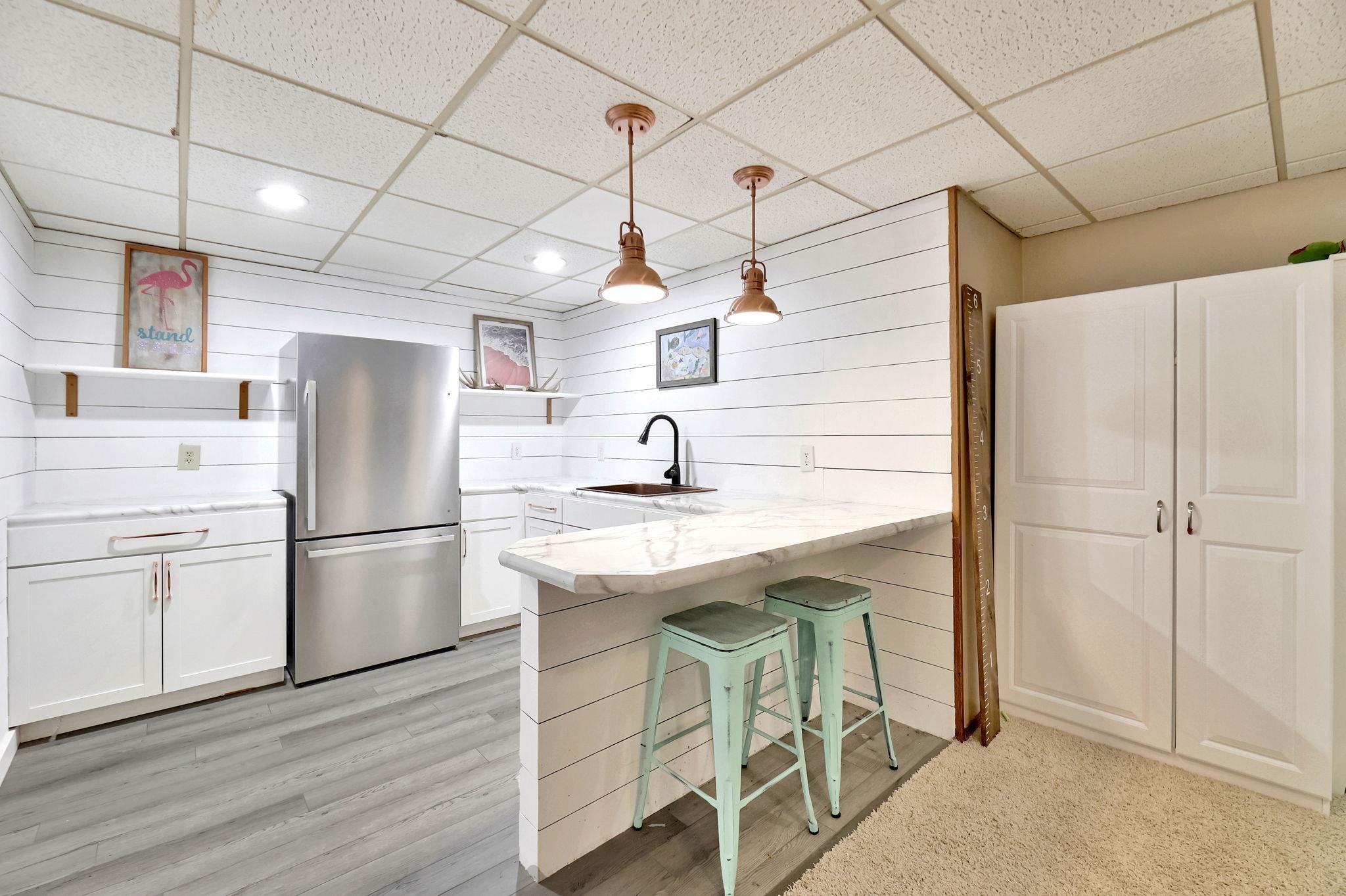 Wichita, Kansas 67212, United States, 5 Bedrooms Bedrooms, ,3 BathroomsBathrooms,Residential,Pending,59492