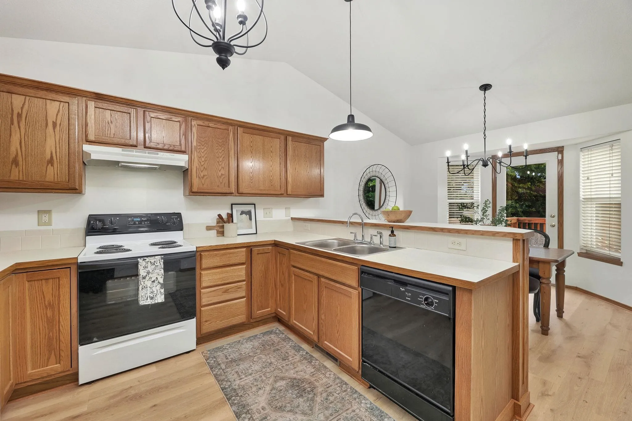 Wichita, Kansas 67209, United States, 4 Bedrooms Bedrooms, ,3 BathroomsBathrooms,Residential,Pending,42100