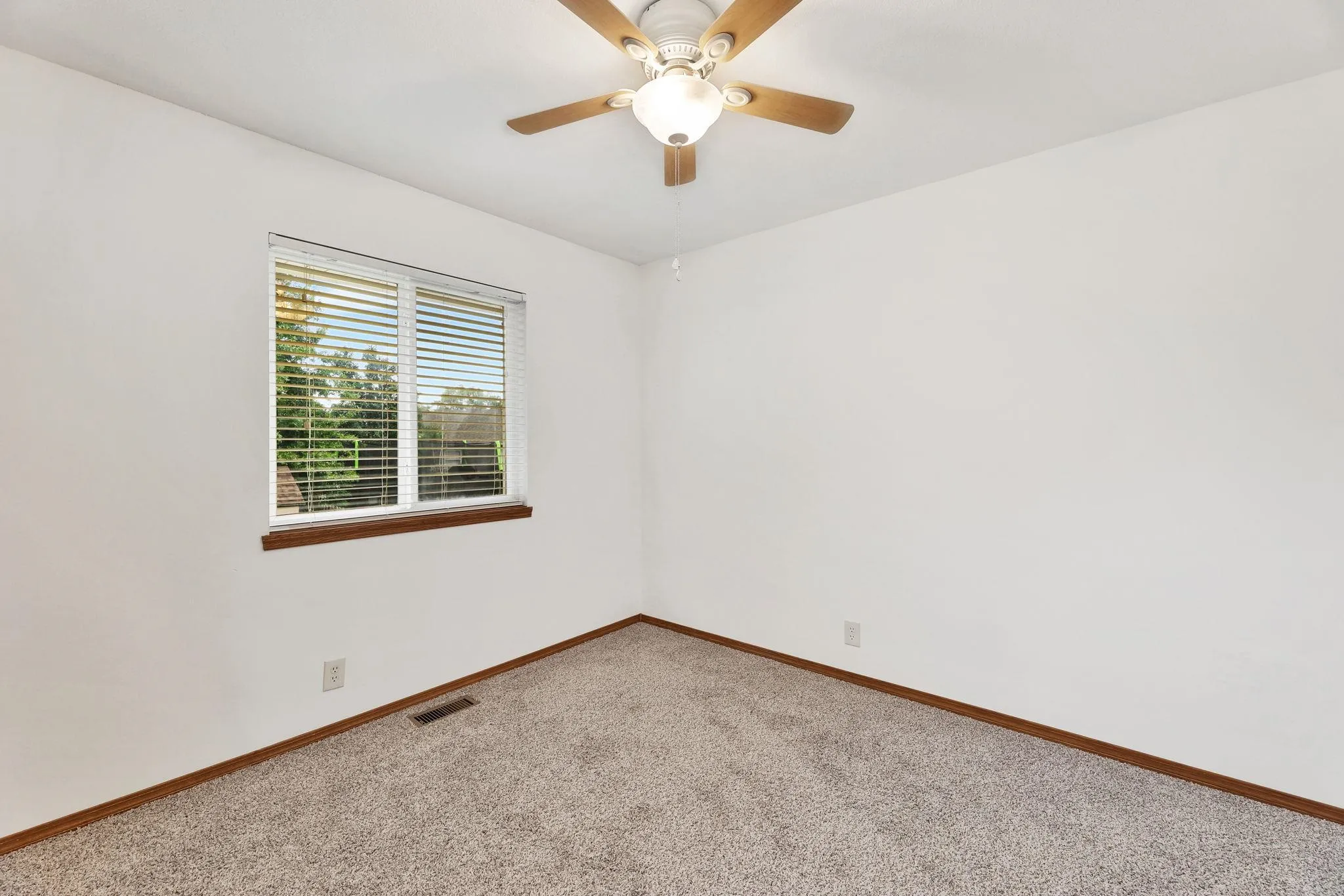 Wichita, Kansas 67209, United States, 4 Bedrooms Bedrooms, ,3 BathroomsBathrooms,Residential,Pending,42100