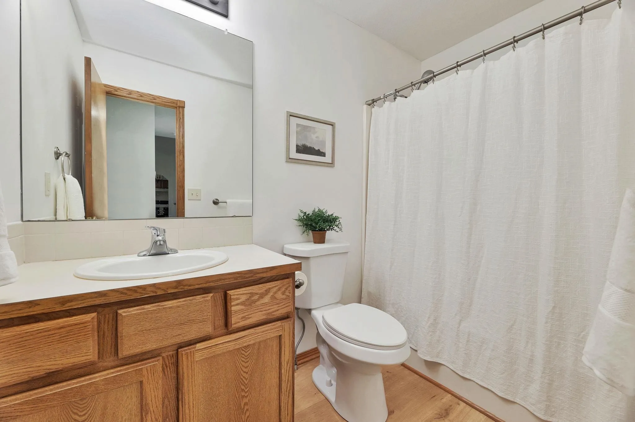 Wichita, Kansas 67209, United States, 4 Bedrooms Bedrooms, ,3 BathroomsBathrooms,Residential,Pending,42100