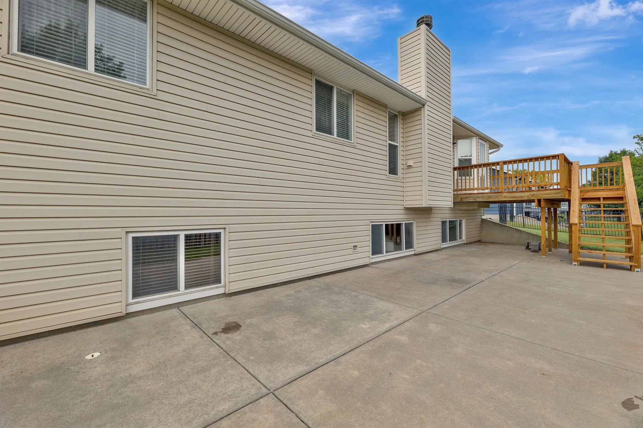 Wichita, Kansas 67209, United States, 4 Bedrooms Bedrooms, ,3 BathroomsBathrooms,Residential,Pending,42100