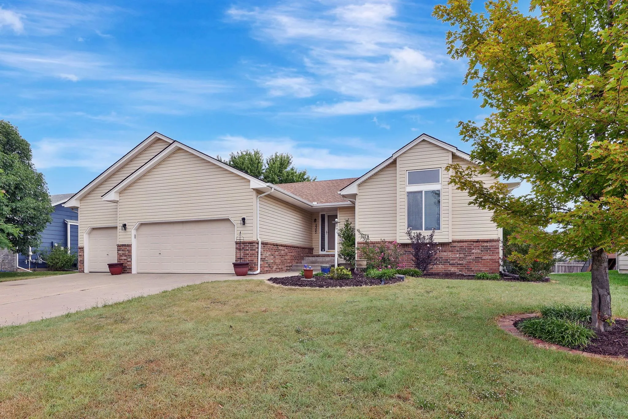 Wichita, Kansas 67209, United States, 4 Bedrooms Bedrooms, ,3 BathroomsBathrooms,Residential,Pending,42100