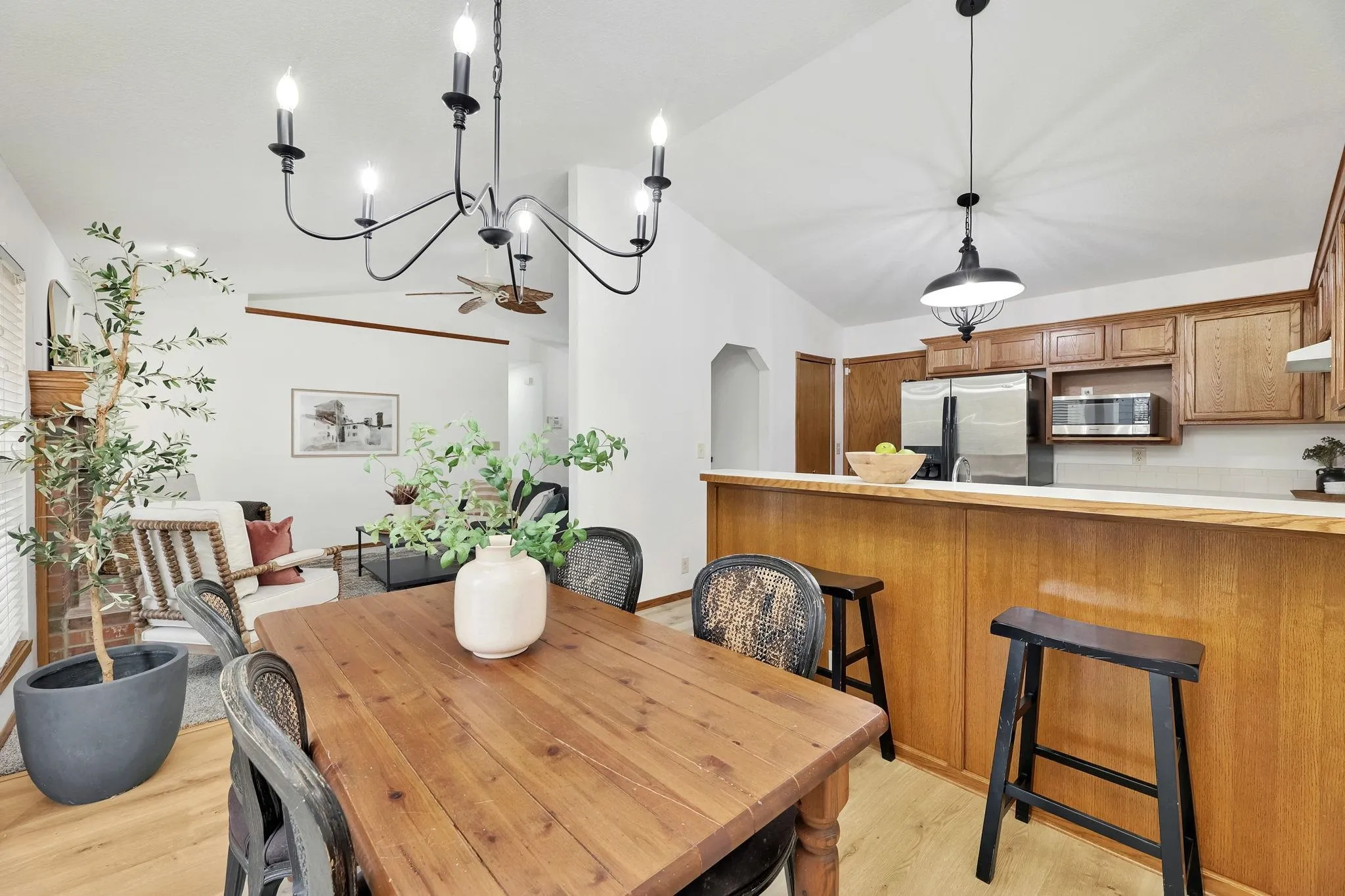 Wichita, Kansas 67209, United States, 4 Bedrooms Bedrooms, ,3 BathroomsBathrooms,Residential,Pending,42100