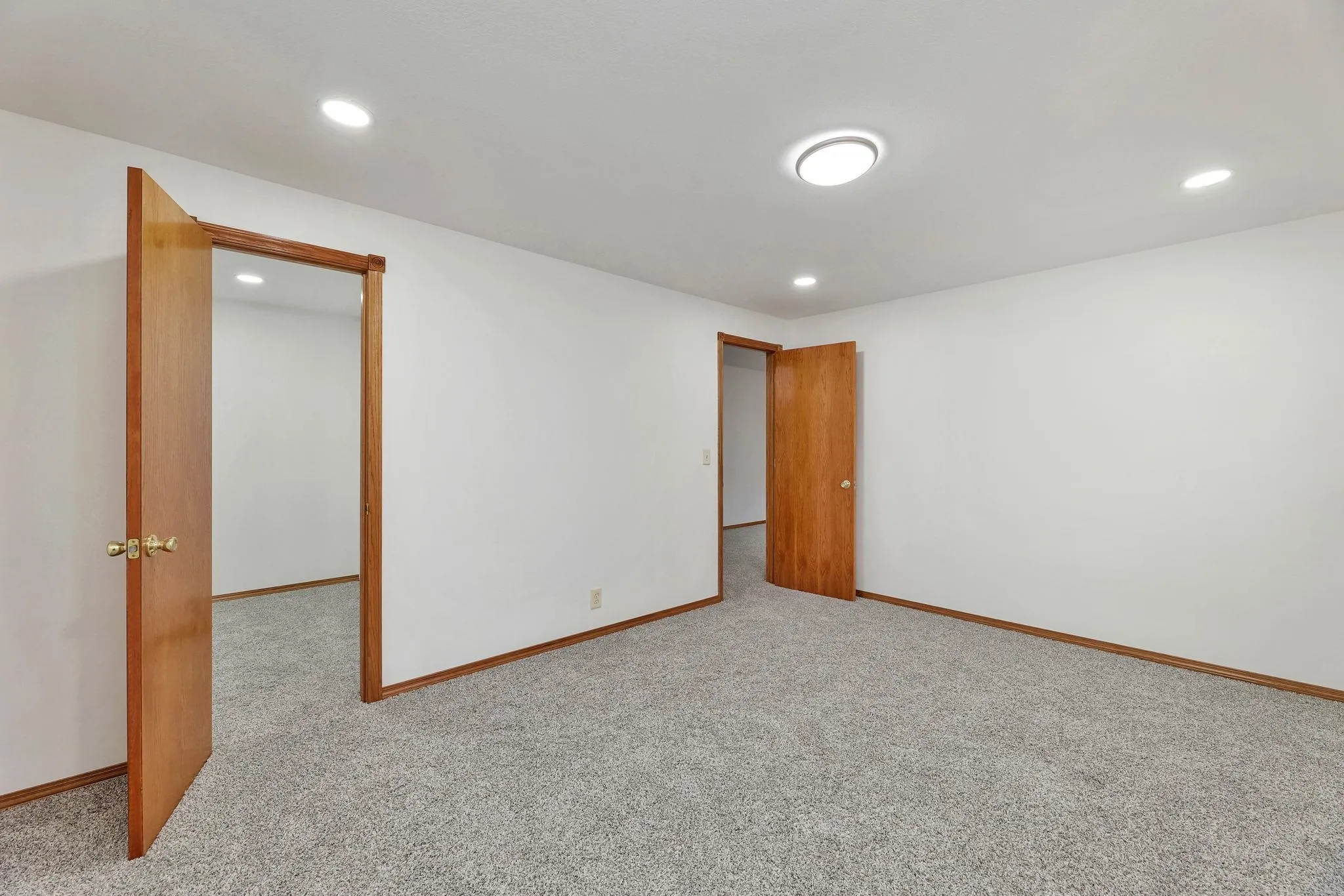 Wichita, Kansas 67209, United States, 4 Bedrooms Bedrooms, ,3 BathroomsBathrooms,Residential,Pending,42100