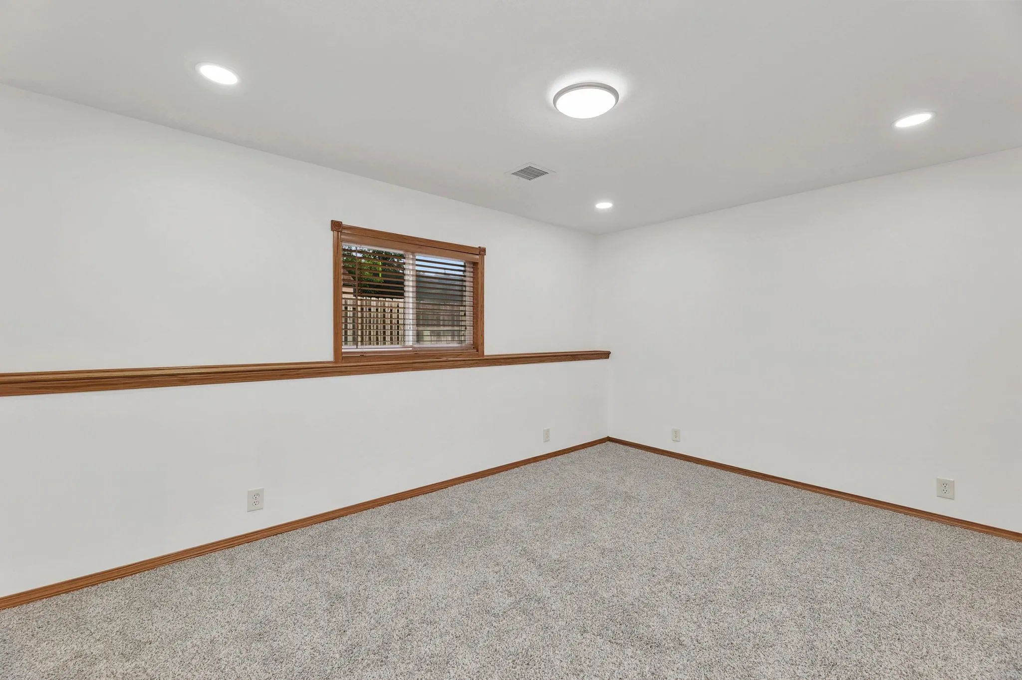 Wichita, Kansas 67209, United States, 4 Bedrooms Bedrooms, ,3 BathroomsBathrooms,Residential,Pending,42100