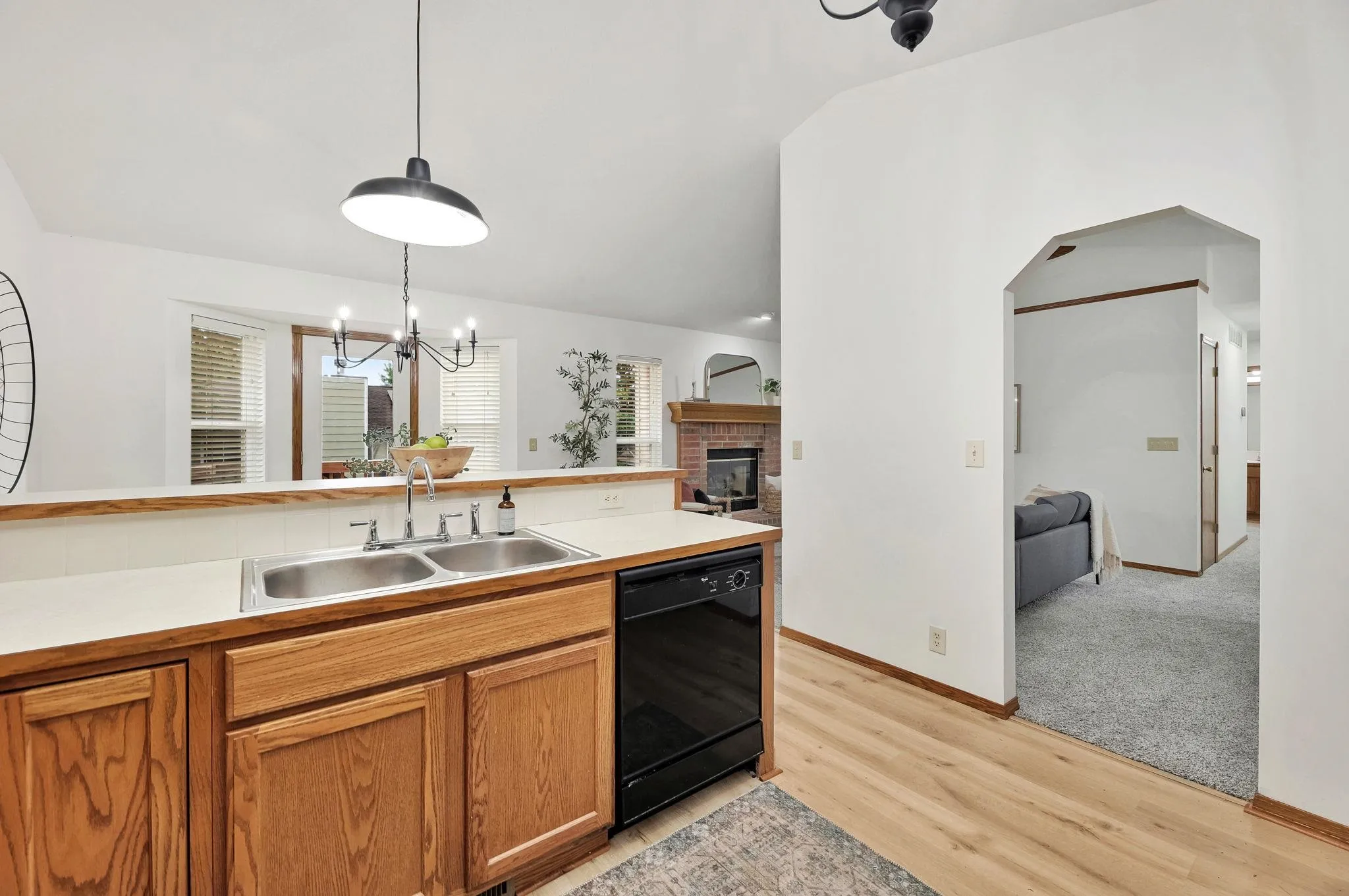 Wichita, Kansas 67209, United States, 4 Bedrooms Bedrooms, ,3 BathroomsBathrooms,Residential,Pending,42100