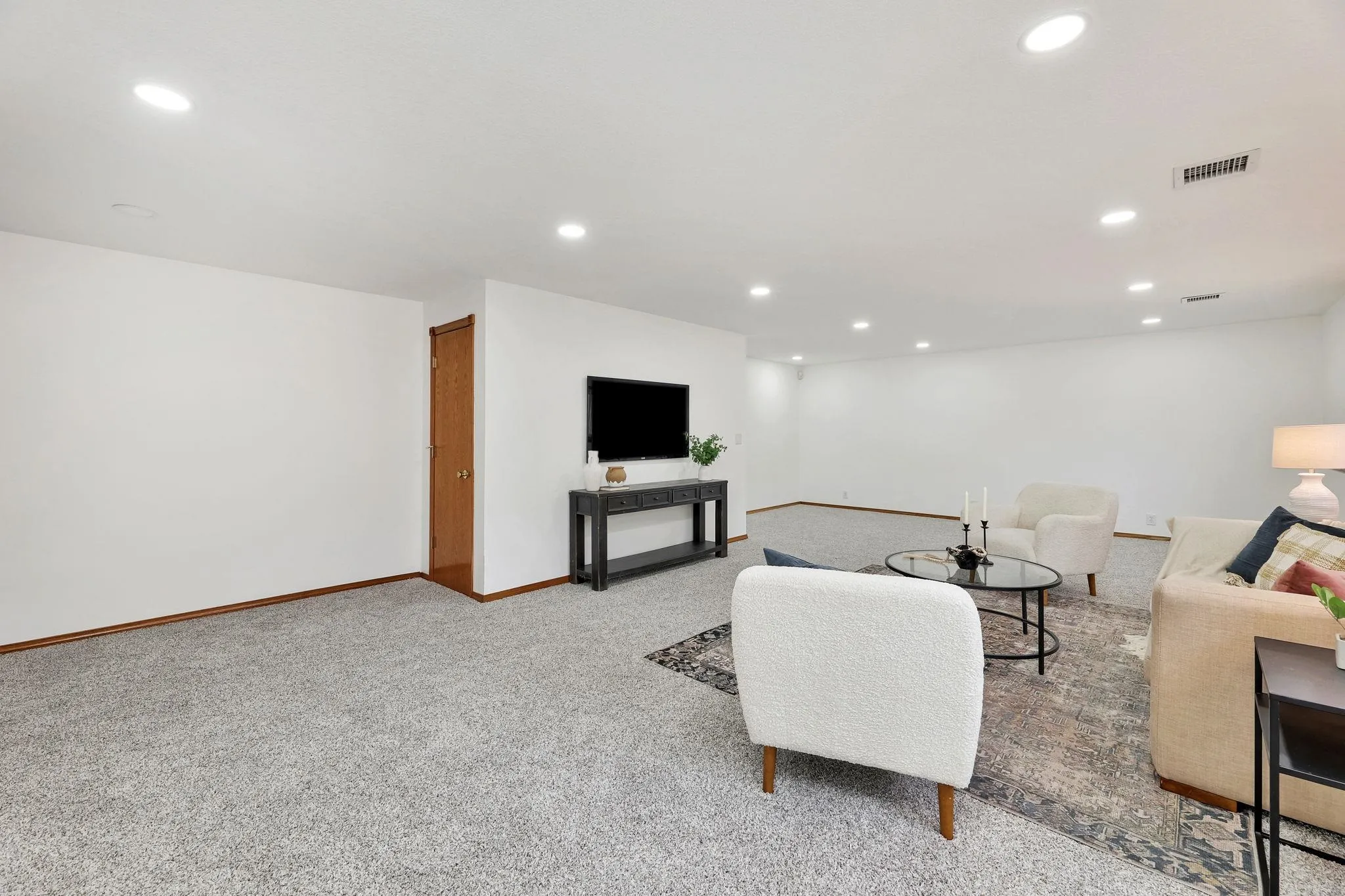 Wichita, Kansas 67209, United States, 4 Bedrooms Bedrooms, ,3 BathroomsBathrooms,Residential,Pending,42100