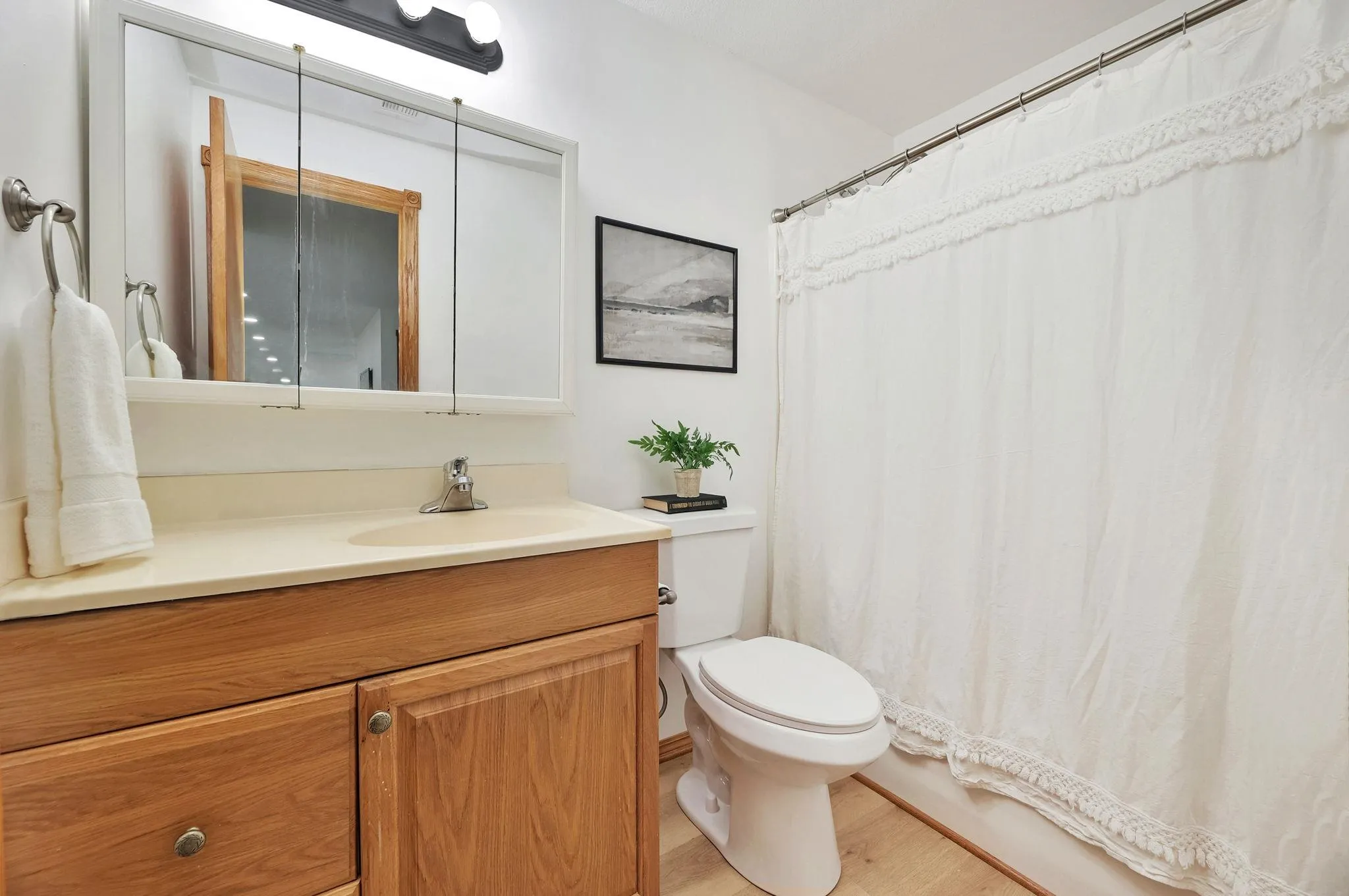 Wichita, Kansas 67209, United States, 4 Bedrooms Bedrooms, ,3 BathroomsBathrooms,Residential,Pending,42100