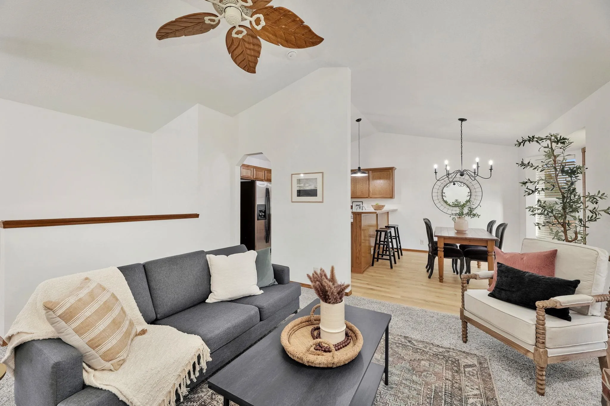 Wichita, Kansas 67209, United States, 4 Bedrooms Bedrooms, ,3 BathroomsBathrooms,Residential,Pending,42100