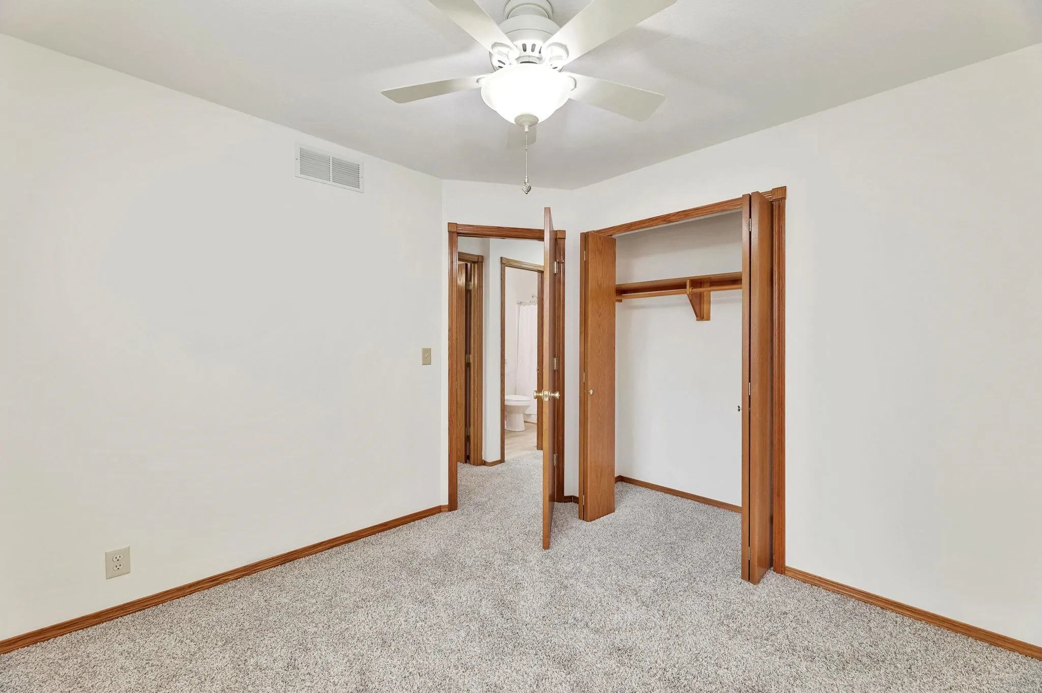 Wichita, Kansas 67209, United States, 4 Bedrooms Bedrooms, ,3 BathroomsBathrooms,Residential,Pending,42100