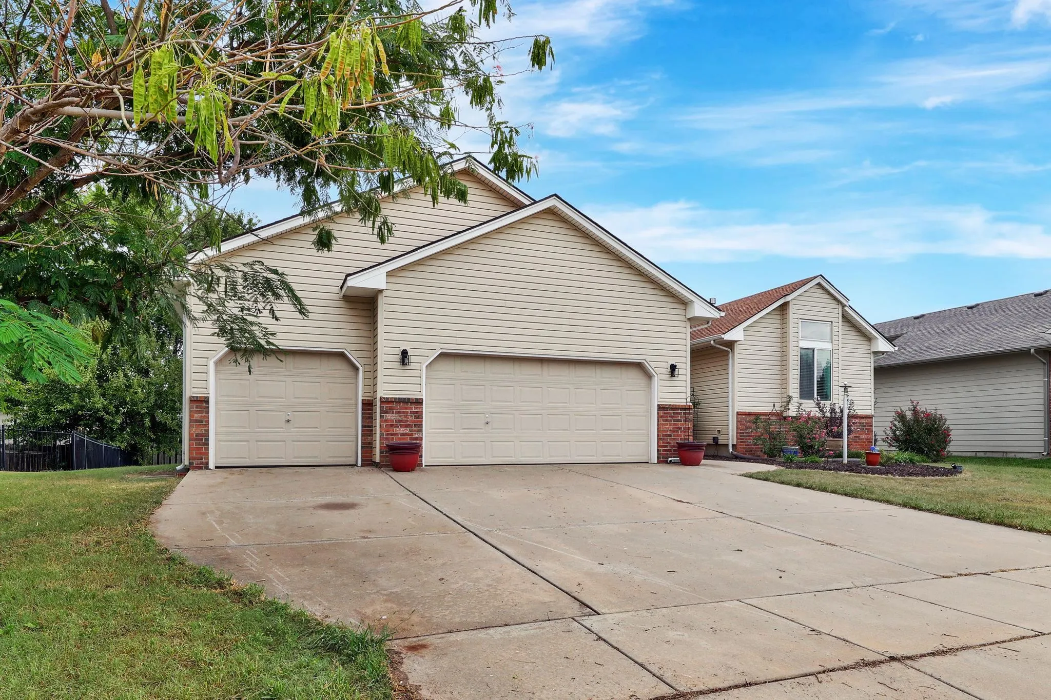 Wichita, Kansas 67209, United States, 4 Bedrooms Bedrooms, ,3 BathroomsBathrooms,Residential,Pending,42100