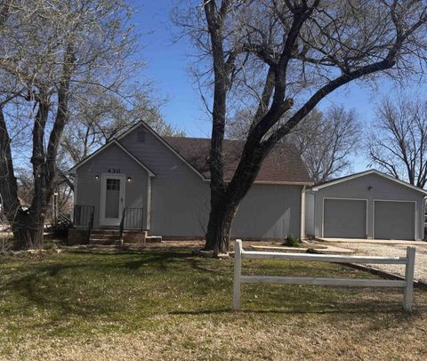 Homes For Sale - 430 N Lincoln St<br/> Marion County, Marion, KS 66861