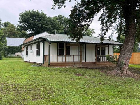 Homes For Sale - 417 Cliff Street<br/> Fall River, KS 67047