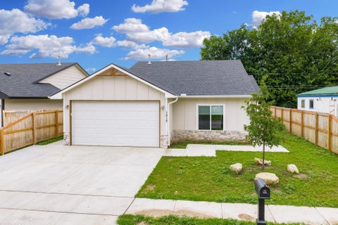Homes For Sale - 1215 N Cleveland Ave<br/> Wichita, KS 67214