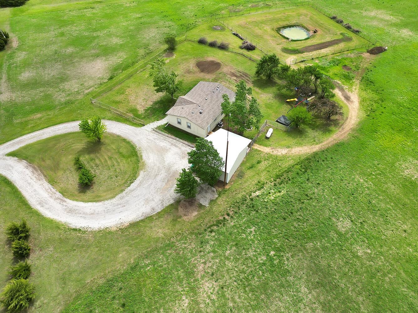 807 W Fox Brier Rd, Rose Hill, Kansas image 1