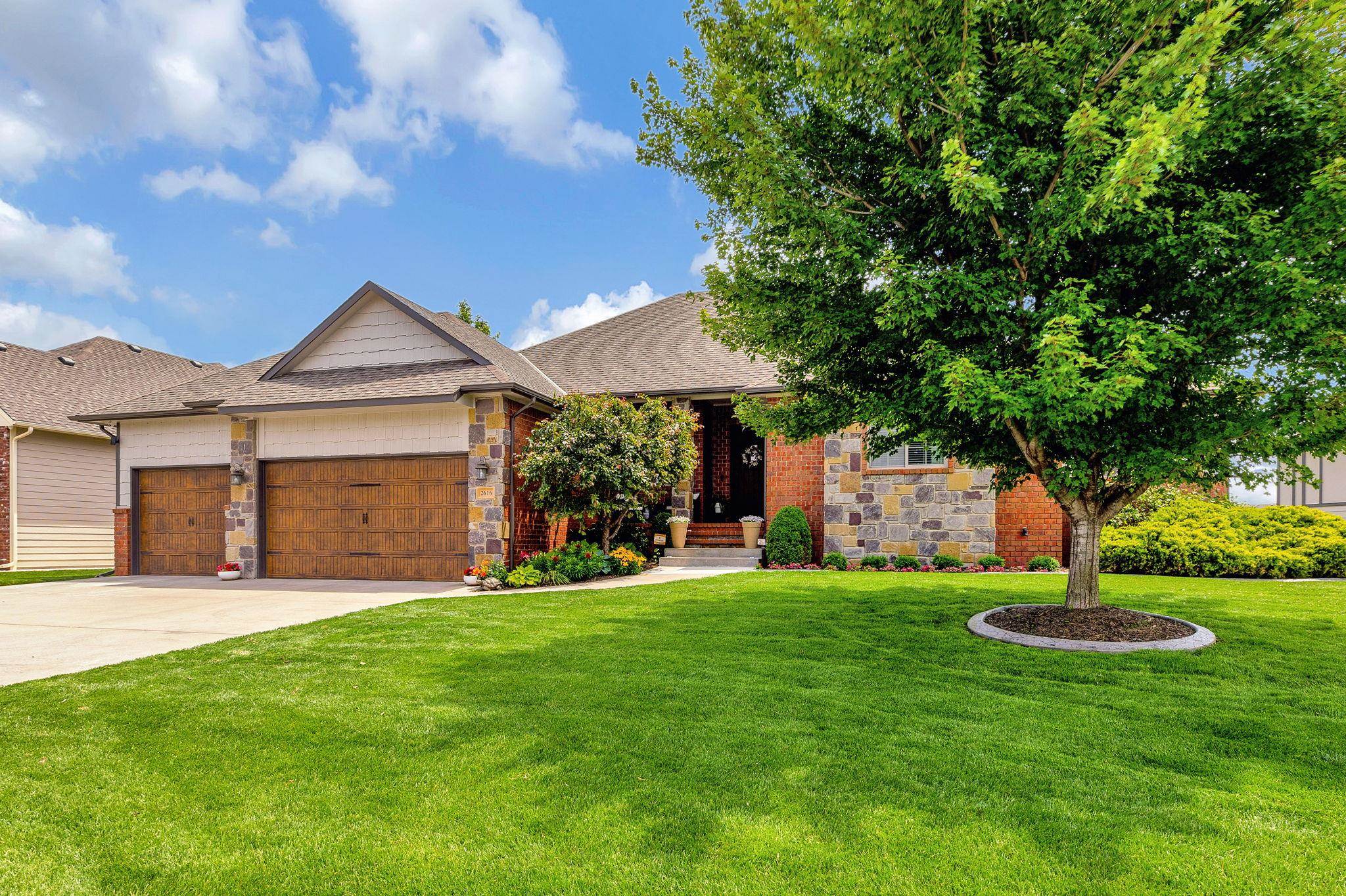 2616 N Paradise Ct, Wichita, Kansas image 1