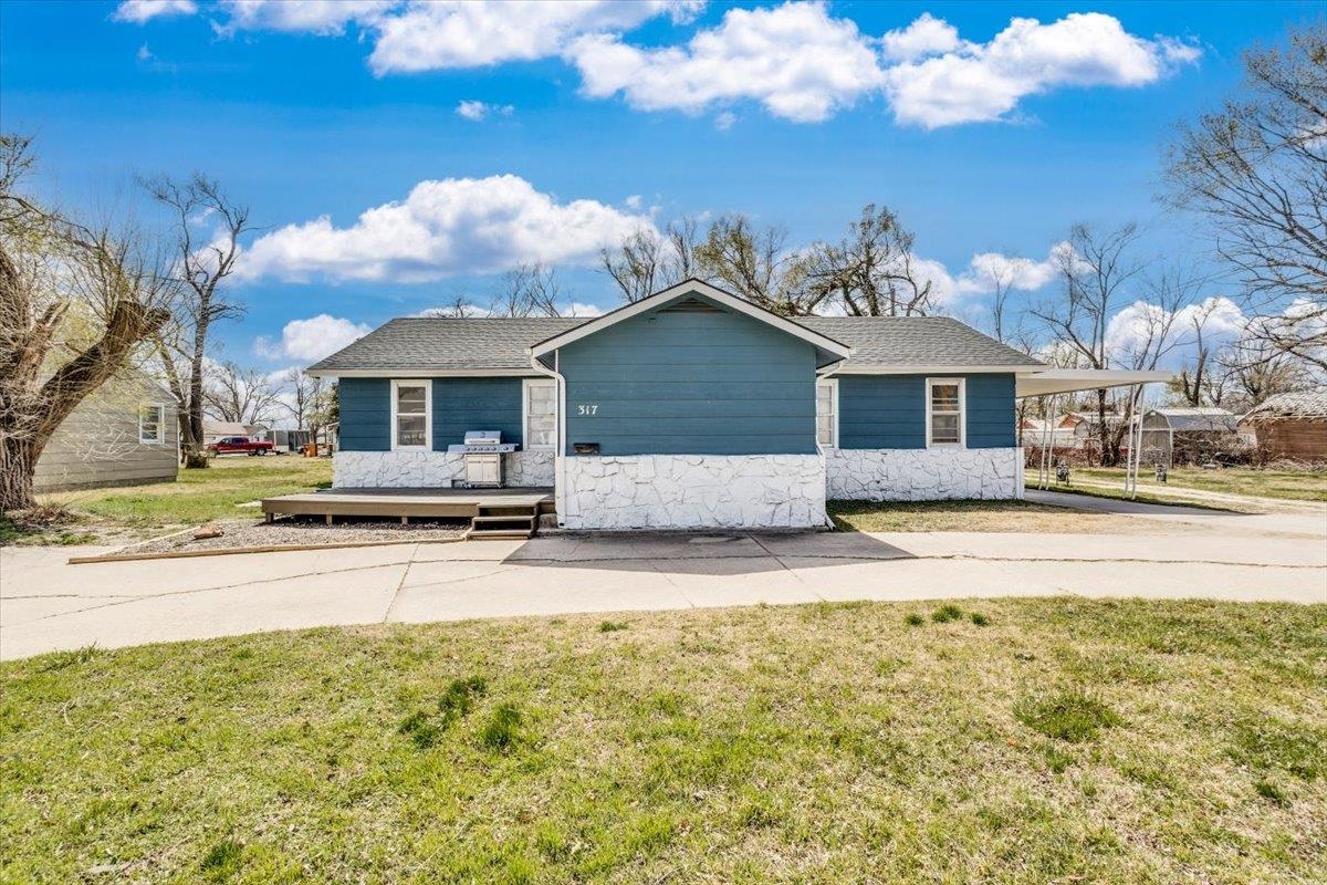 317 E 6th St, Halstead, Kansas image 4
