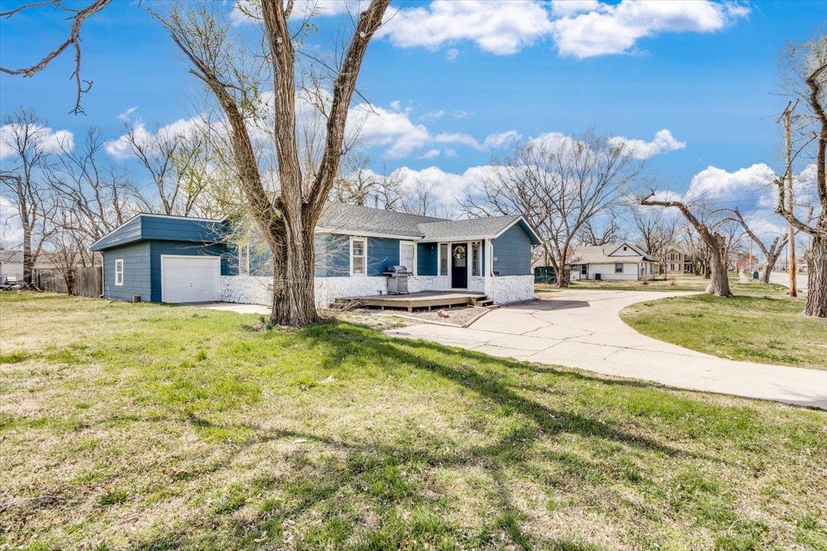 317 E 6th St, Halstead, Kansas image 2