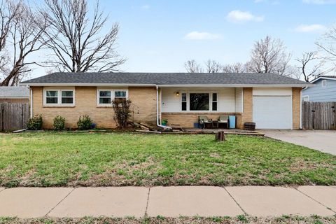 Photo of 4103 W 10th St N St, Wichita, KS 67212 (MLS # 669447)