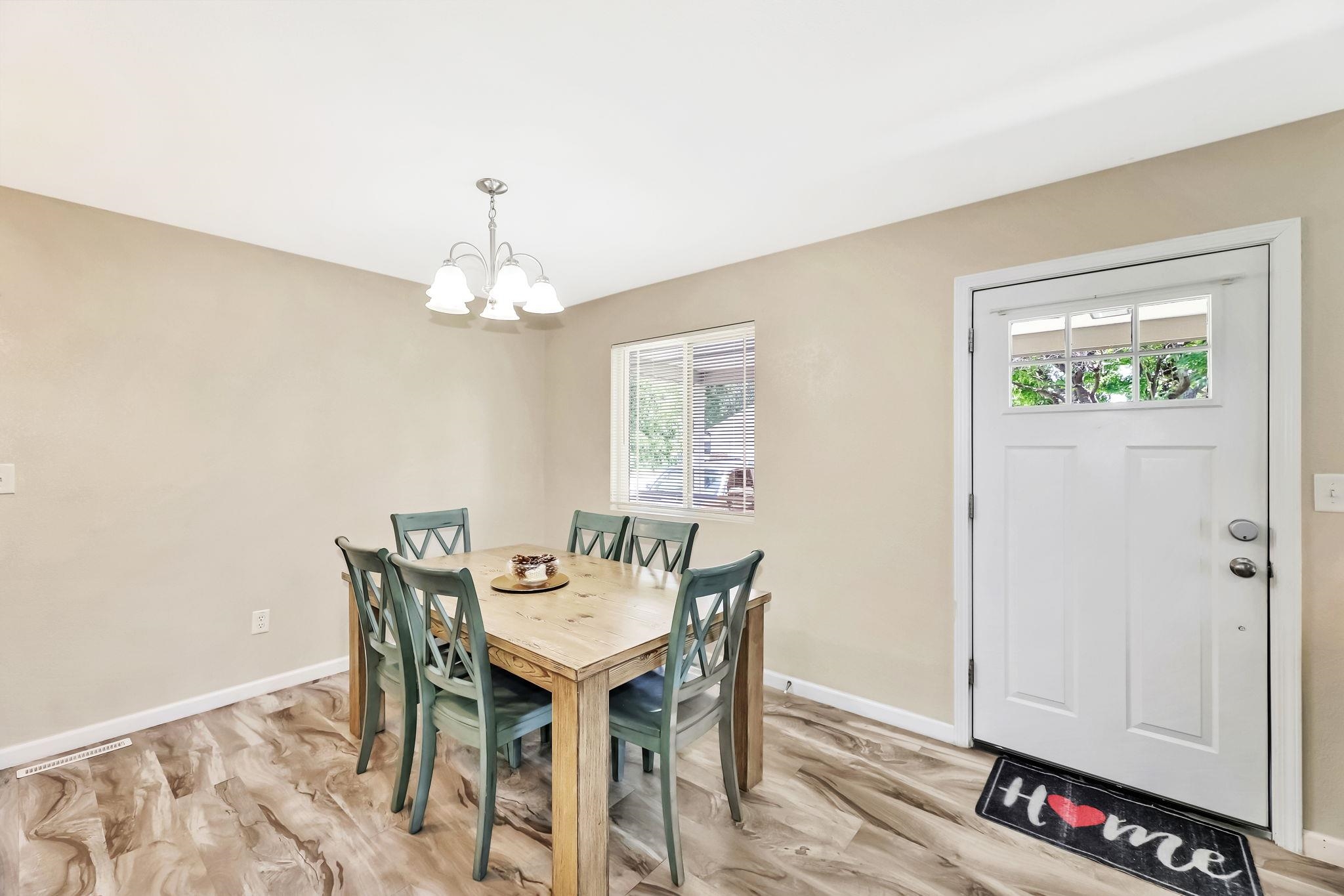 Haysville, Kansas 67060, United States, 3 Bedrooms Bedrooms, ,3 BathroomsBathrooms,Residential,Pending,61714