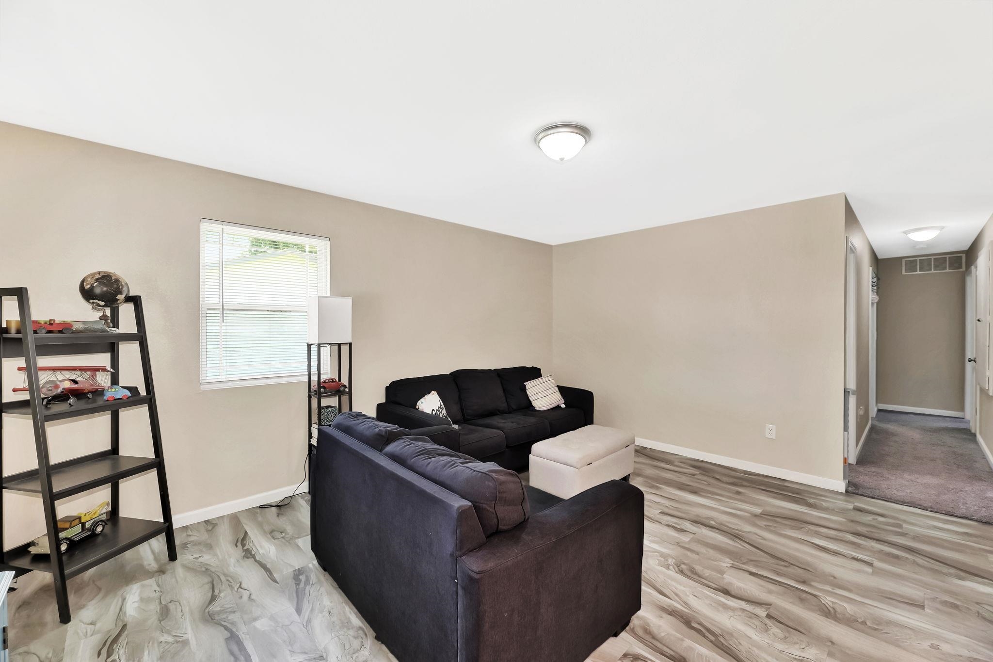 Haysville, Kansas 67060, United States, 3 Bedrooms Bedrooms, ,3 BathroomsBathrooms,Residential,Pending,61714