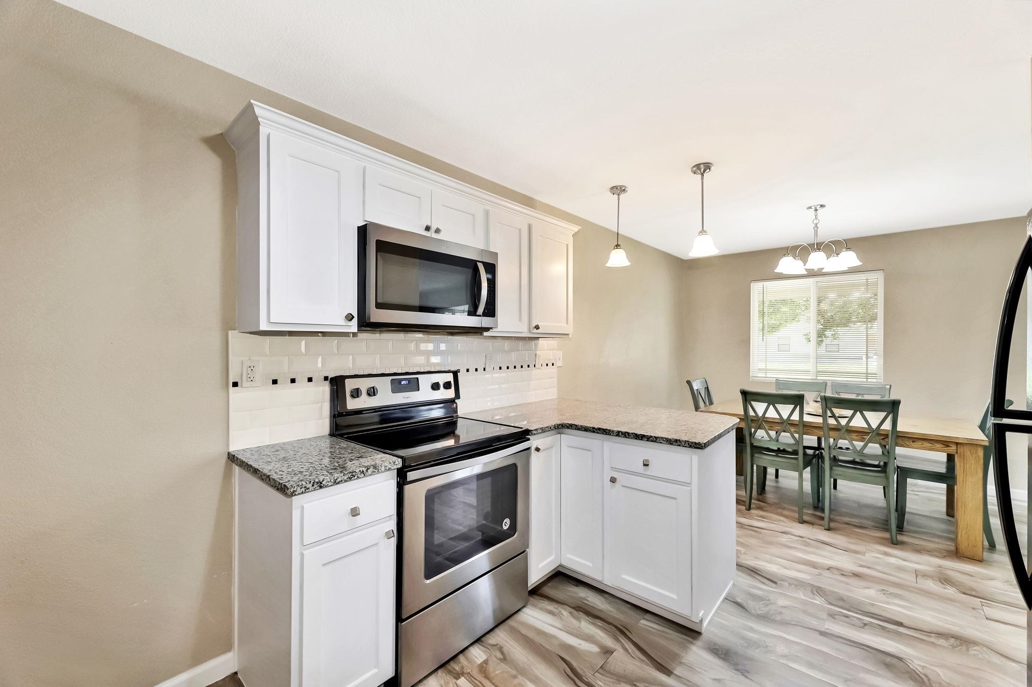 Haysville, Kansas 67060, United States, 3 Bedrooms Bedrooms, ,3 BathroomsBathrooms,Residential,Pending,61714