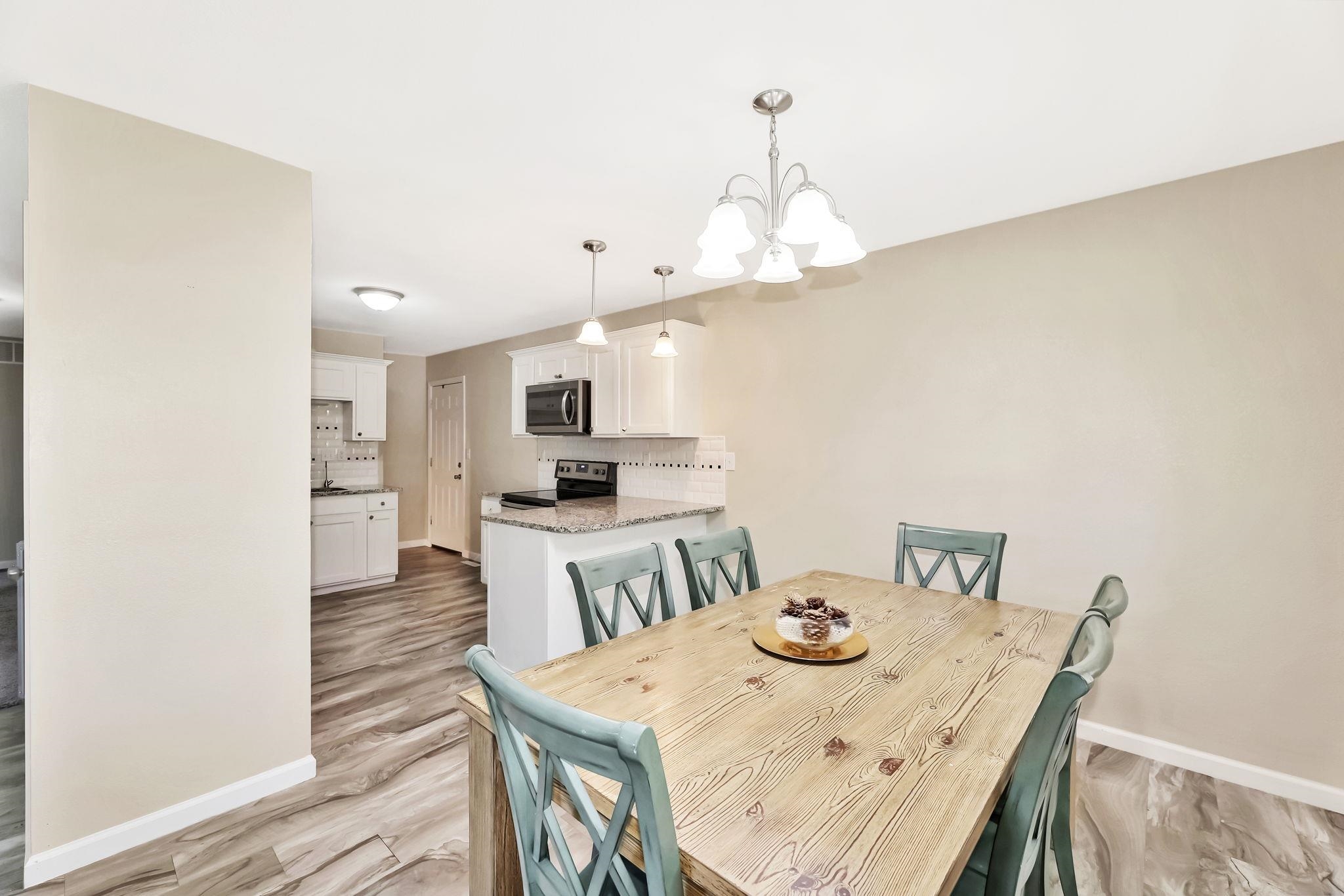 Haysville, Kansas 67060, United States, 3 Bedrooms Bedrooms, ,3 BathroomsBathrooms,Residential,Pending,61714