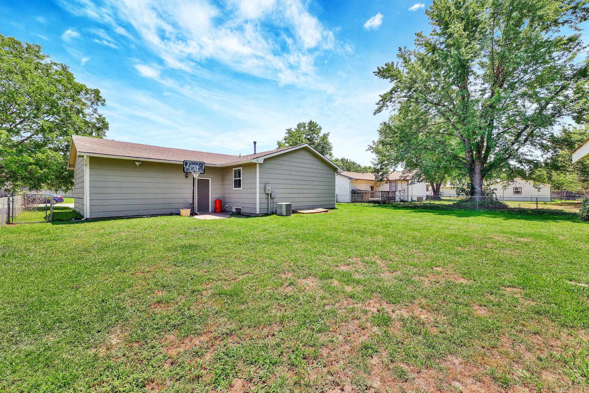 Haysville, Kansas 67060, United States, 3 Bedrooms Bedrooms, ,3 BathroomsBathrooms,Residential,Pending,61714