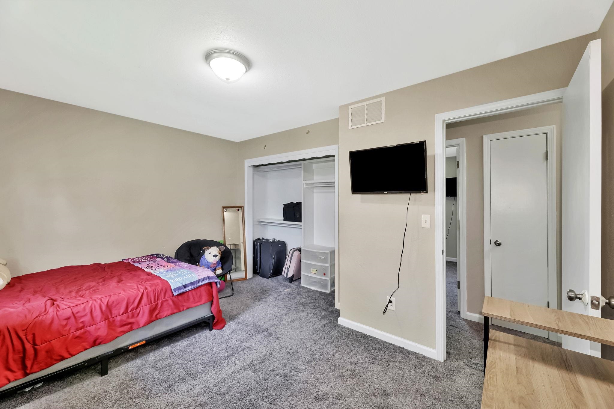 Haysville, Kansas 67060, United States, 3 Bedrooms Bedrooms, ,3 BathroomsBathrooms,Residential,Pending,61714