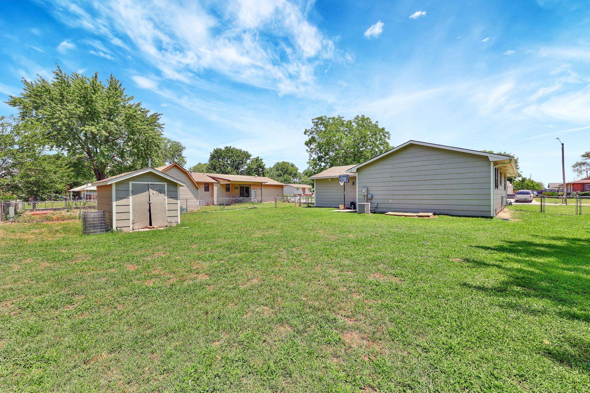 Haysville, Kansas 67060, United States, 3 Bedrooms Bedrooms, ,3 BathroomsBathrooms,Residential,Pending,61714