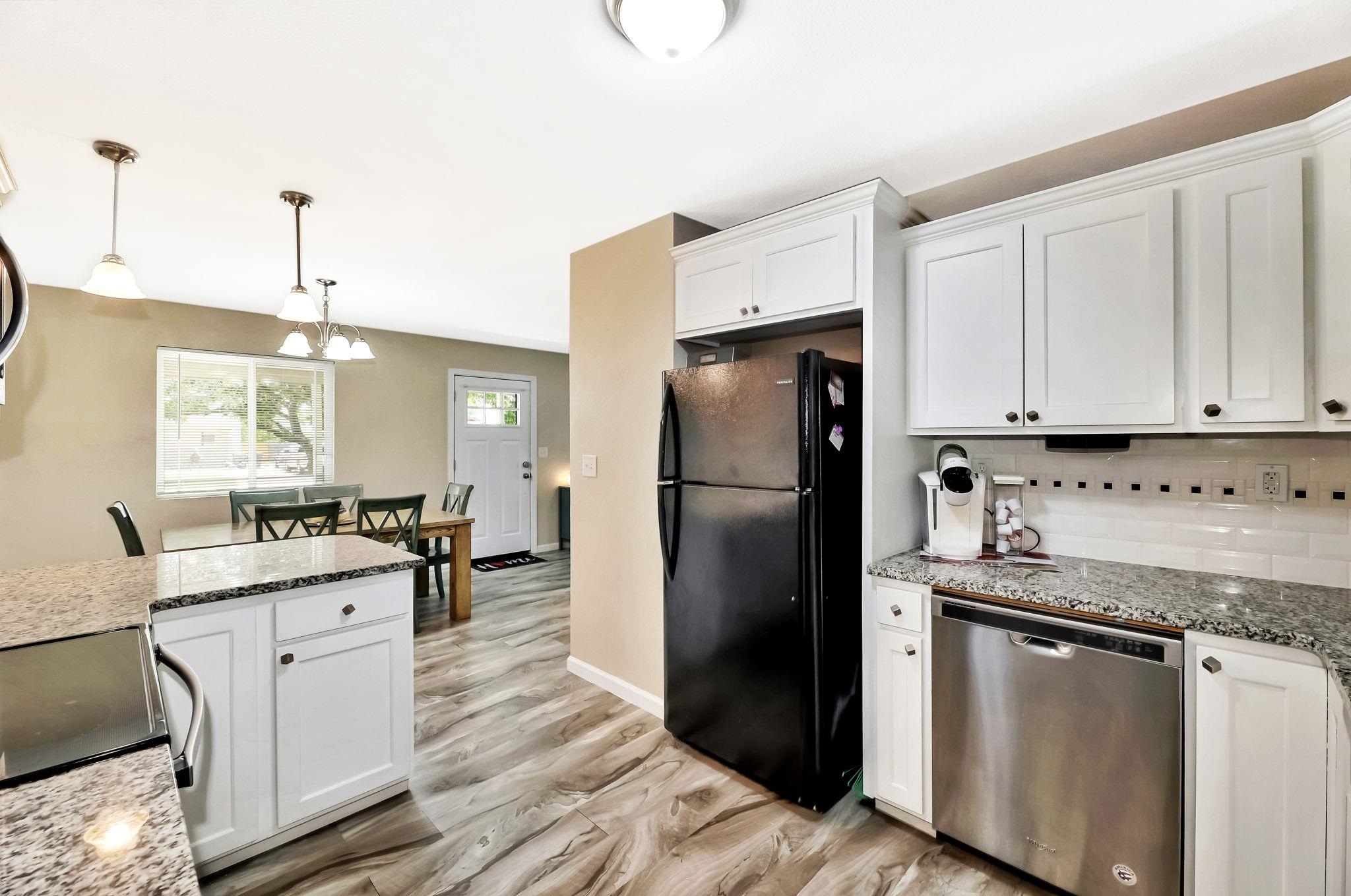 Haysville, Kansas 67060, United States, 3 Bedrooms Bedrooms, ,3 BathroomsBathrooms,Residential,Pending,61714